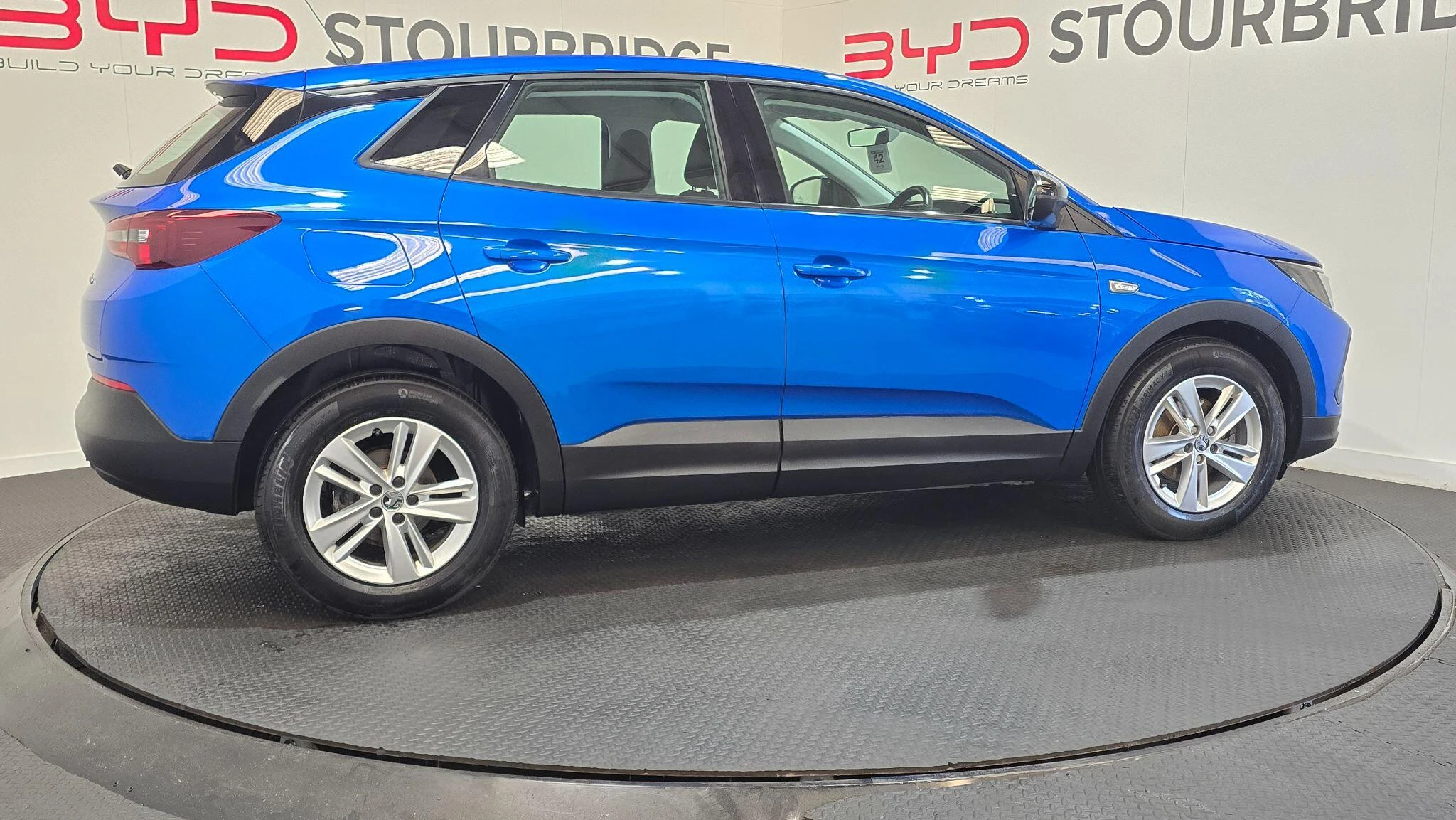 Vehicle image 14