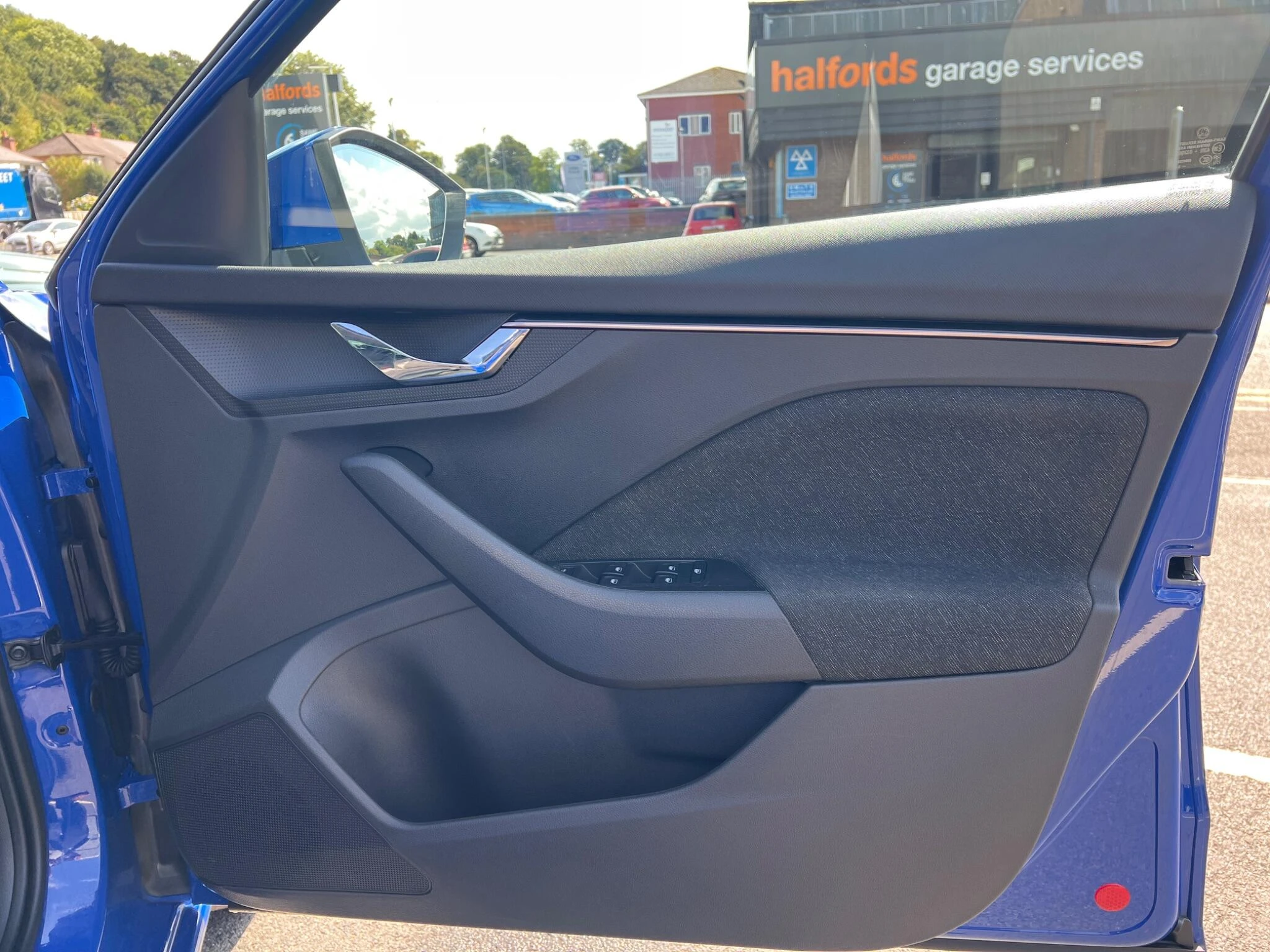 Vehicle image 30