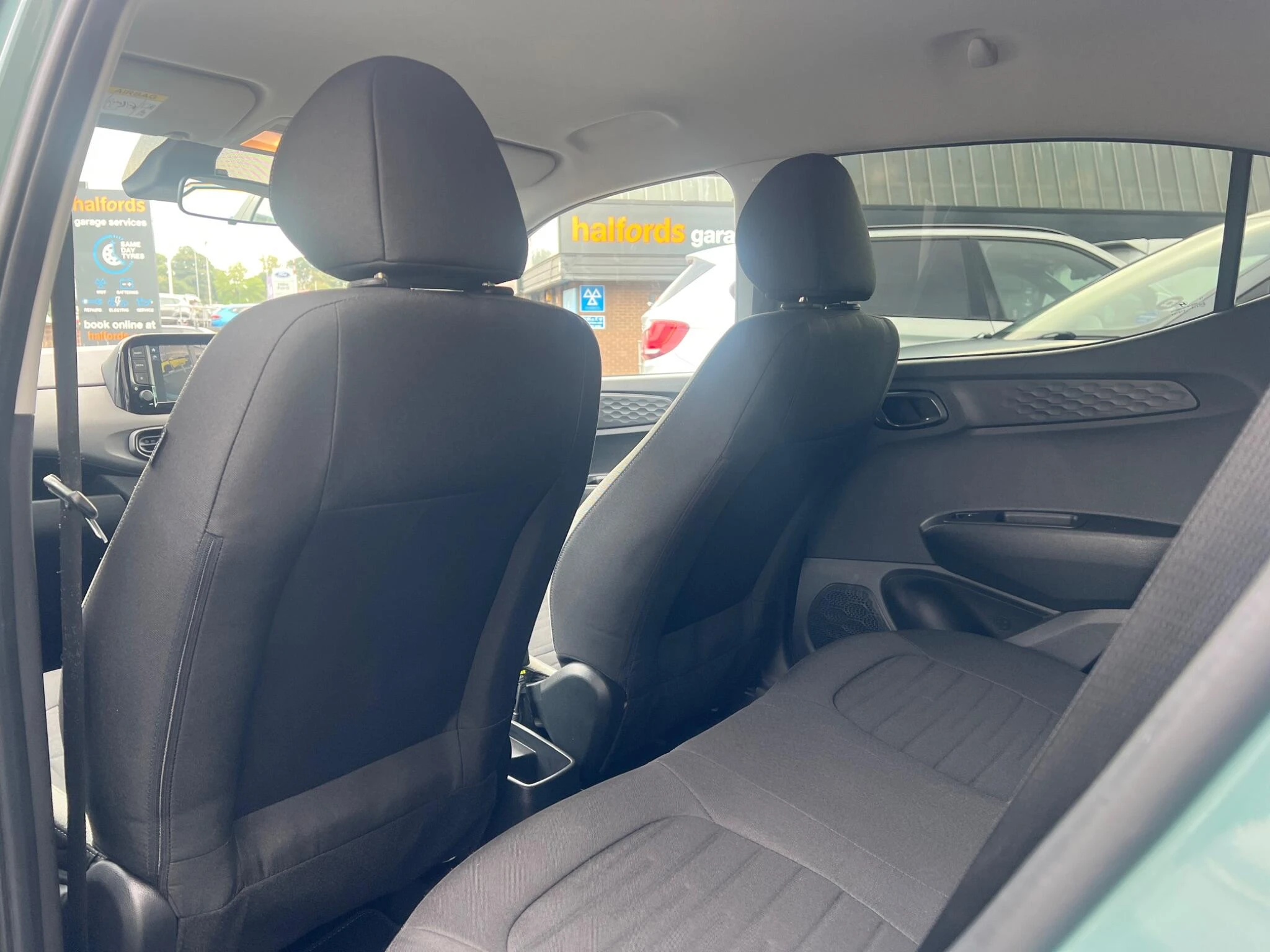 Vehicle image 16