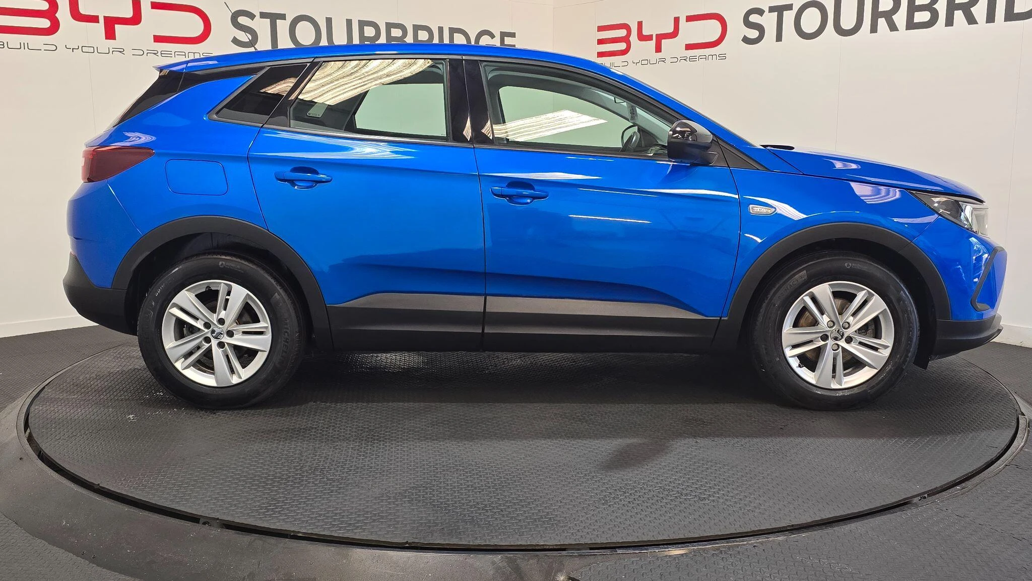 Vehicle image 15