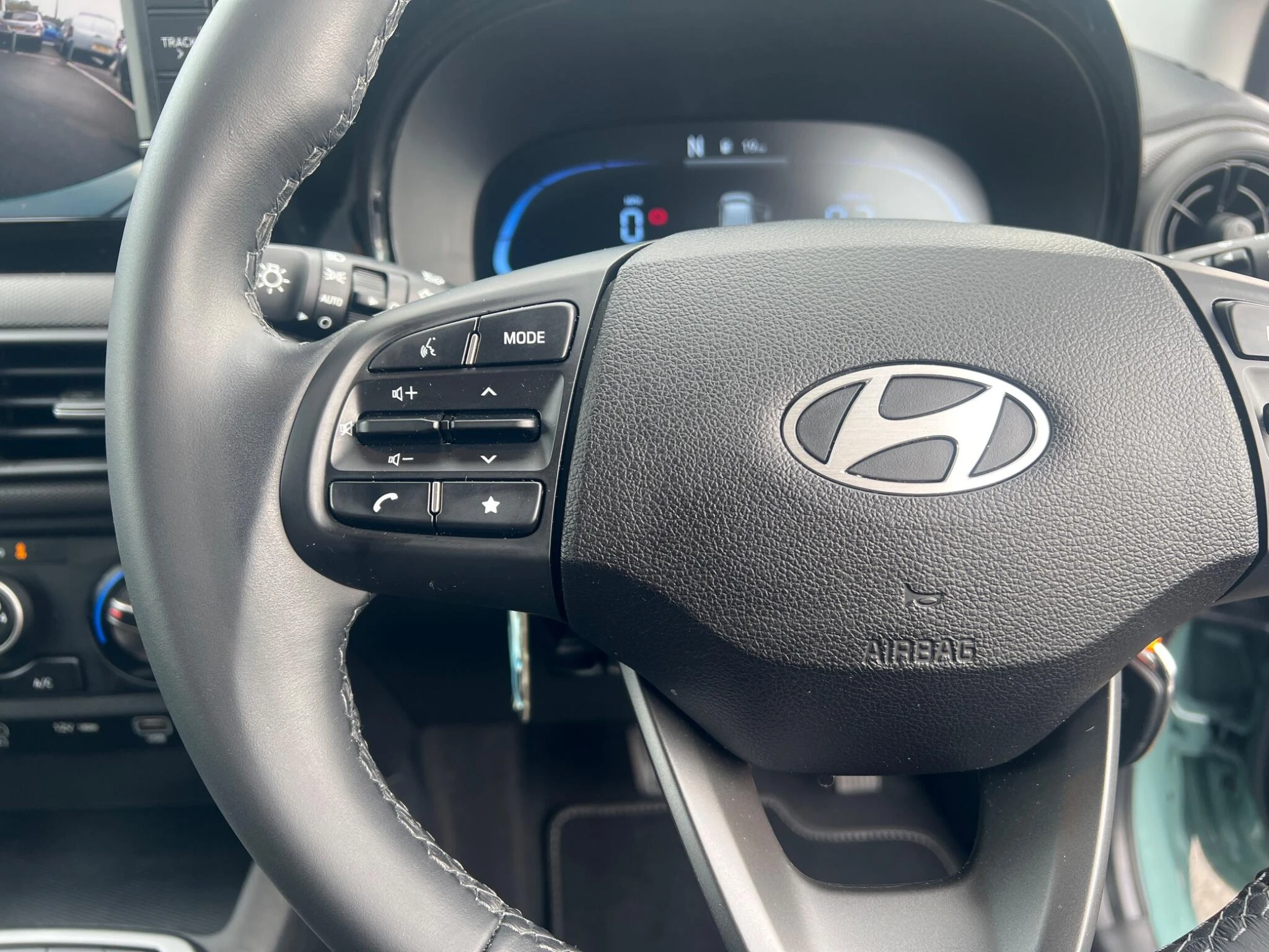 Vehicle image 25