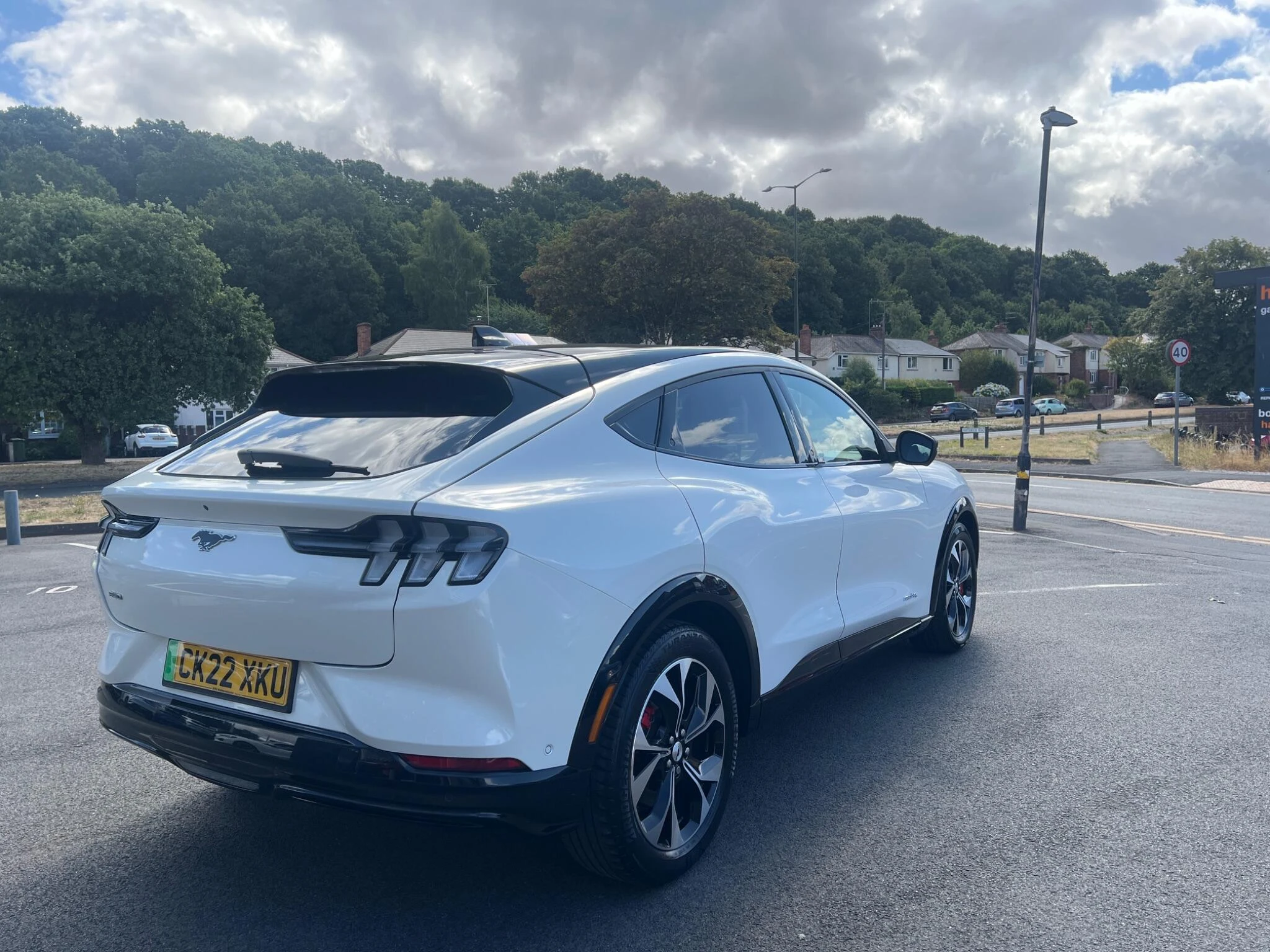 Vehicle image 16