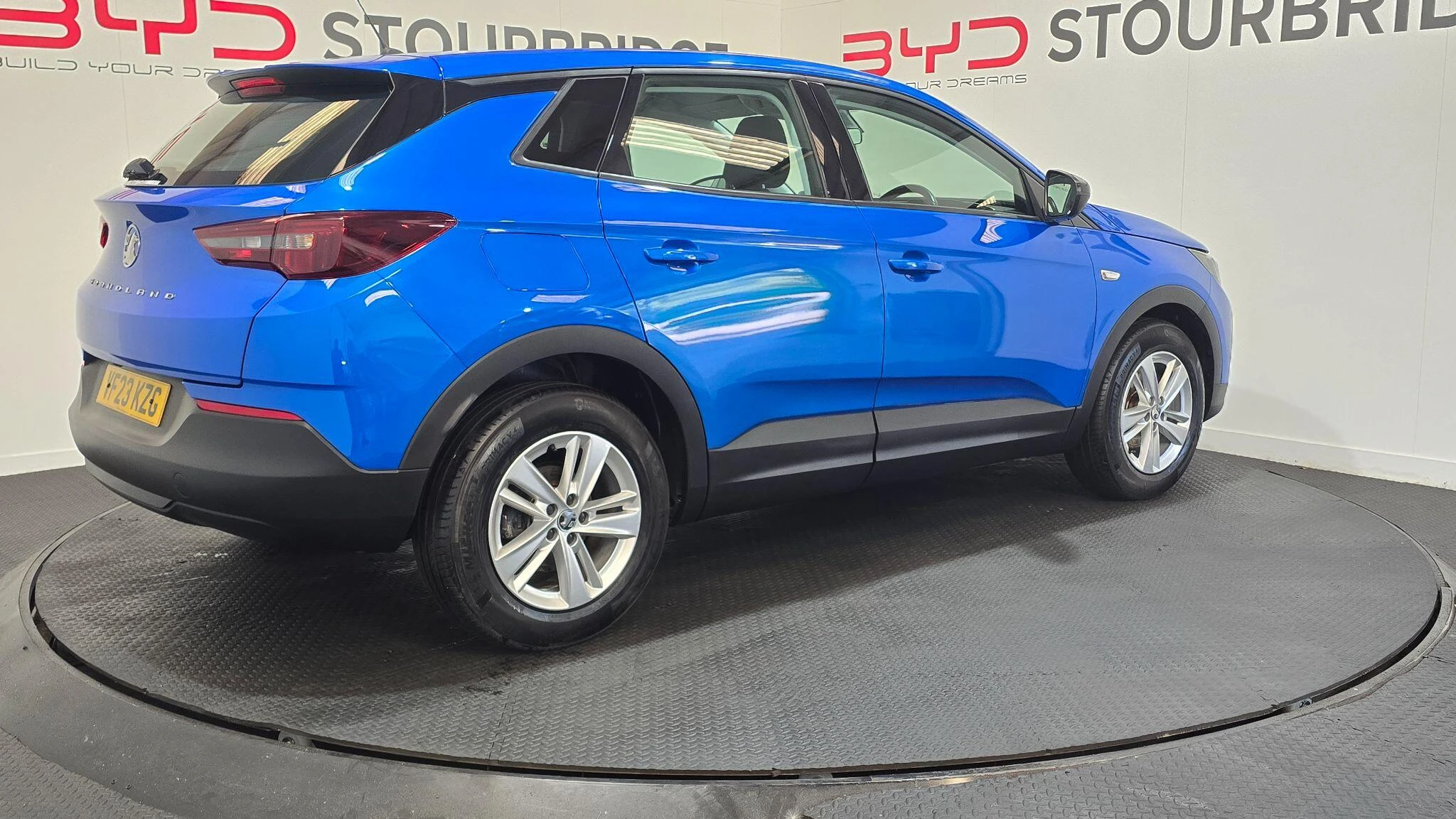 Vehicle image 19