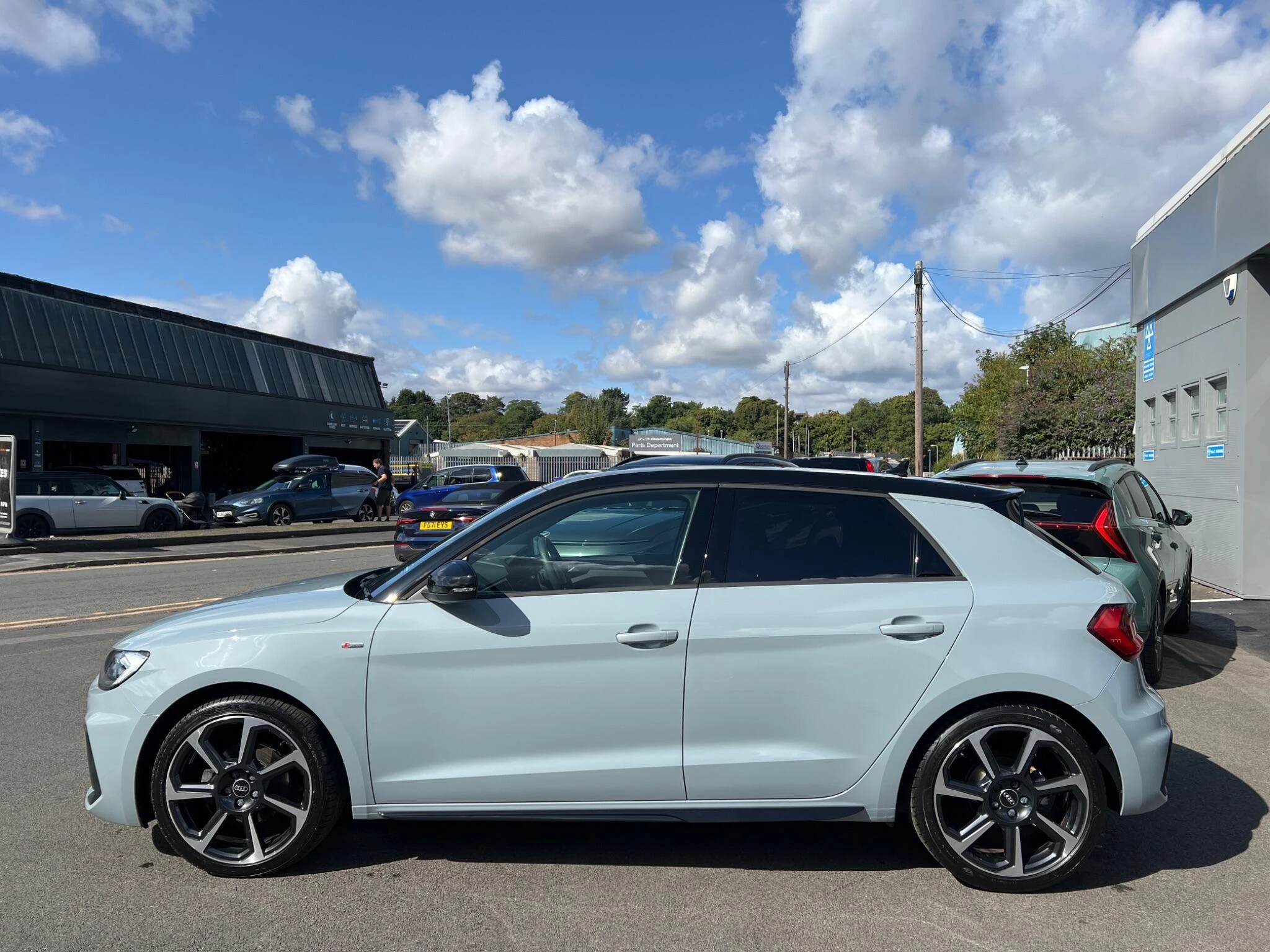 Vehicle image 10