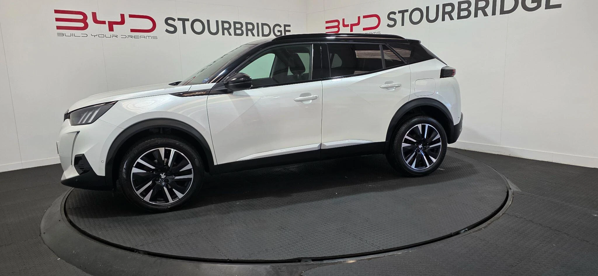 Vehicle image 15