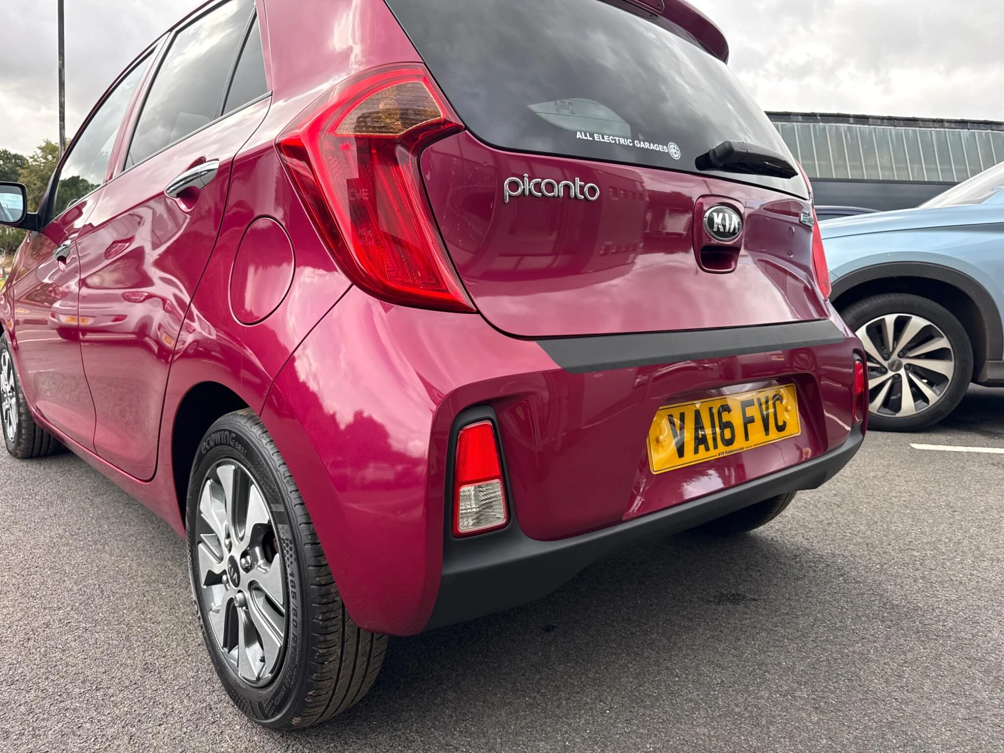 Vehicle image 9