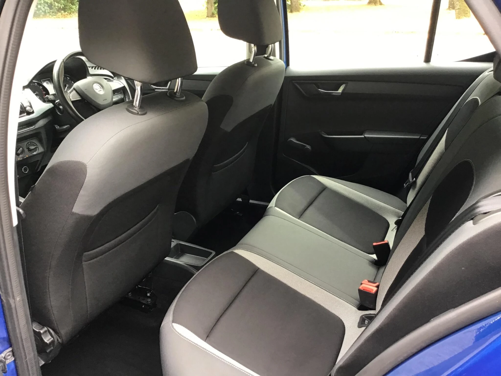Vehicle image 21