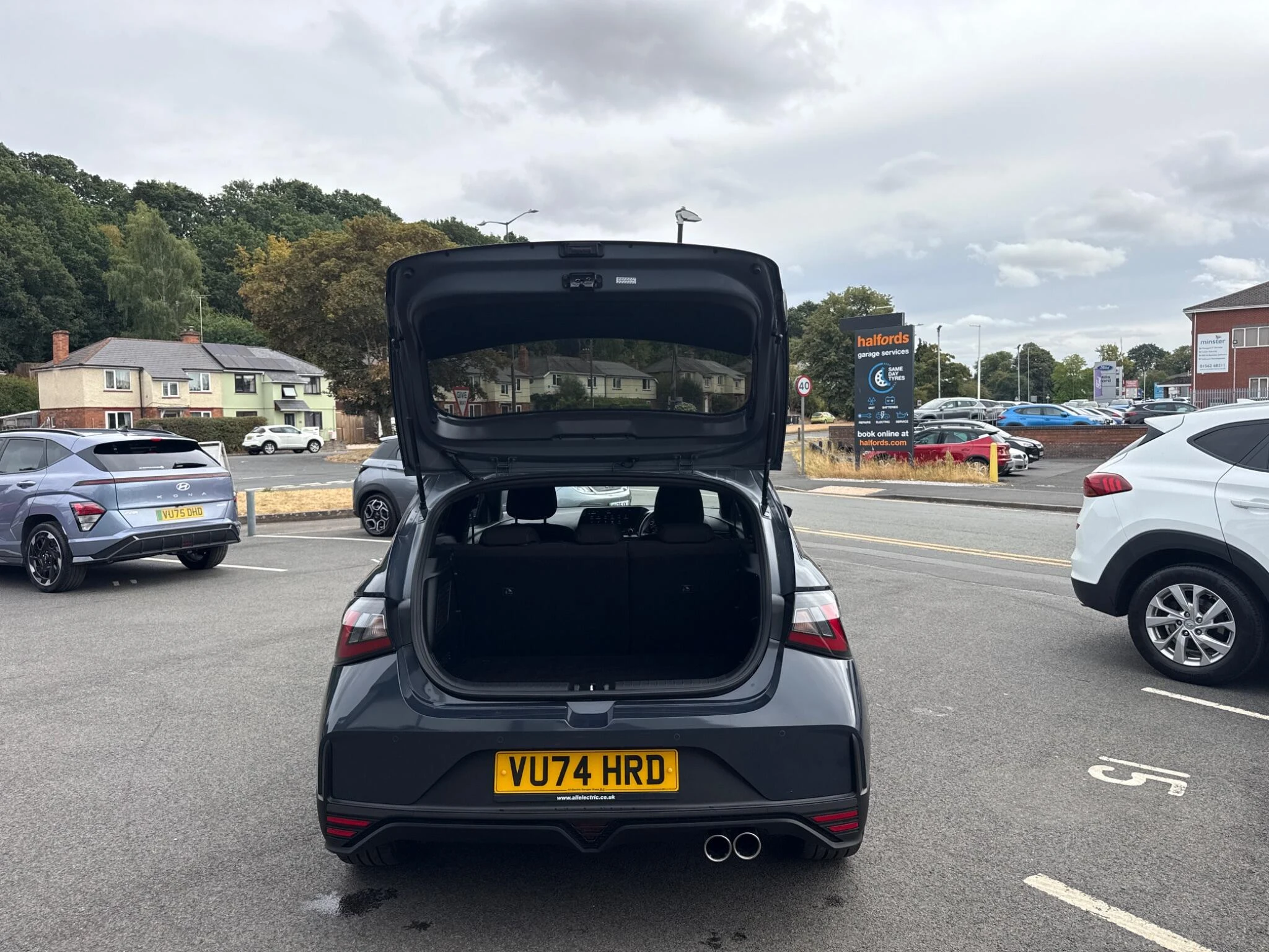 Vehicle image 13