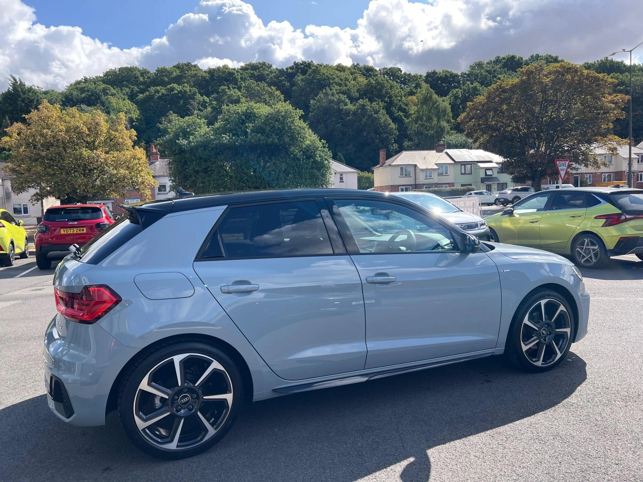 Vehicle image 14