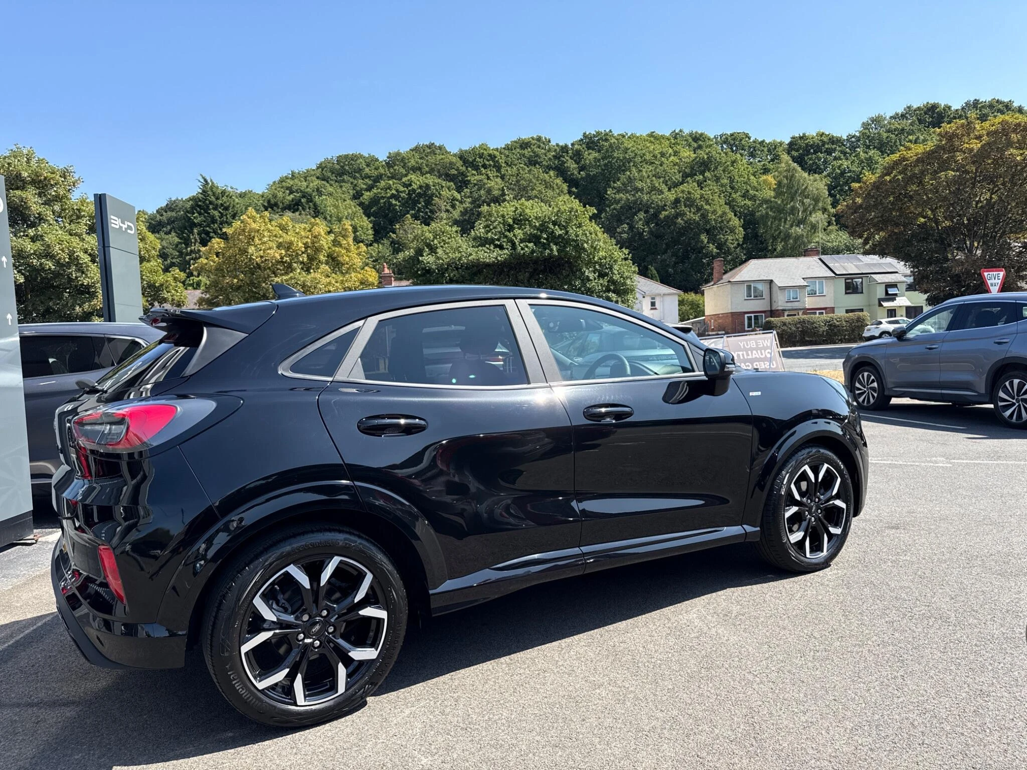 Vehicle image 14