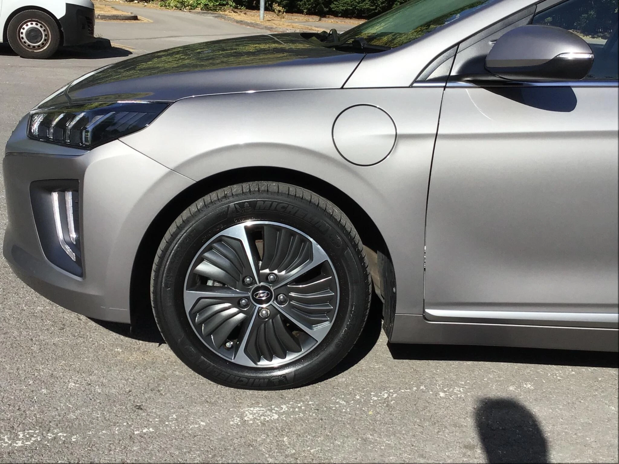 Vehicle image 14