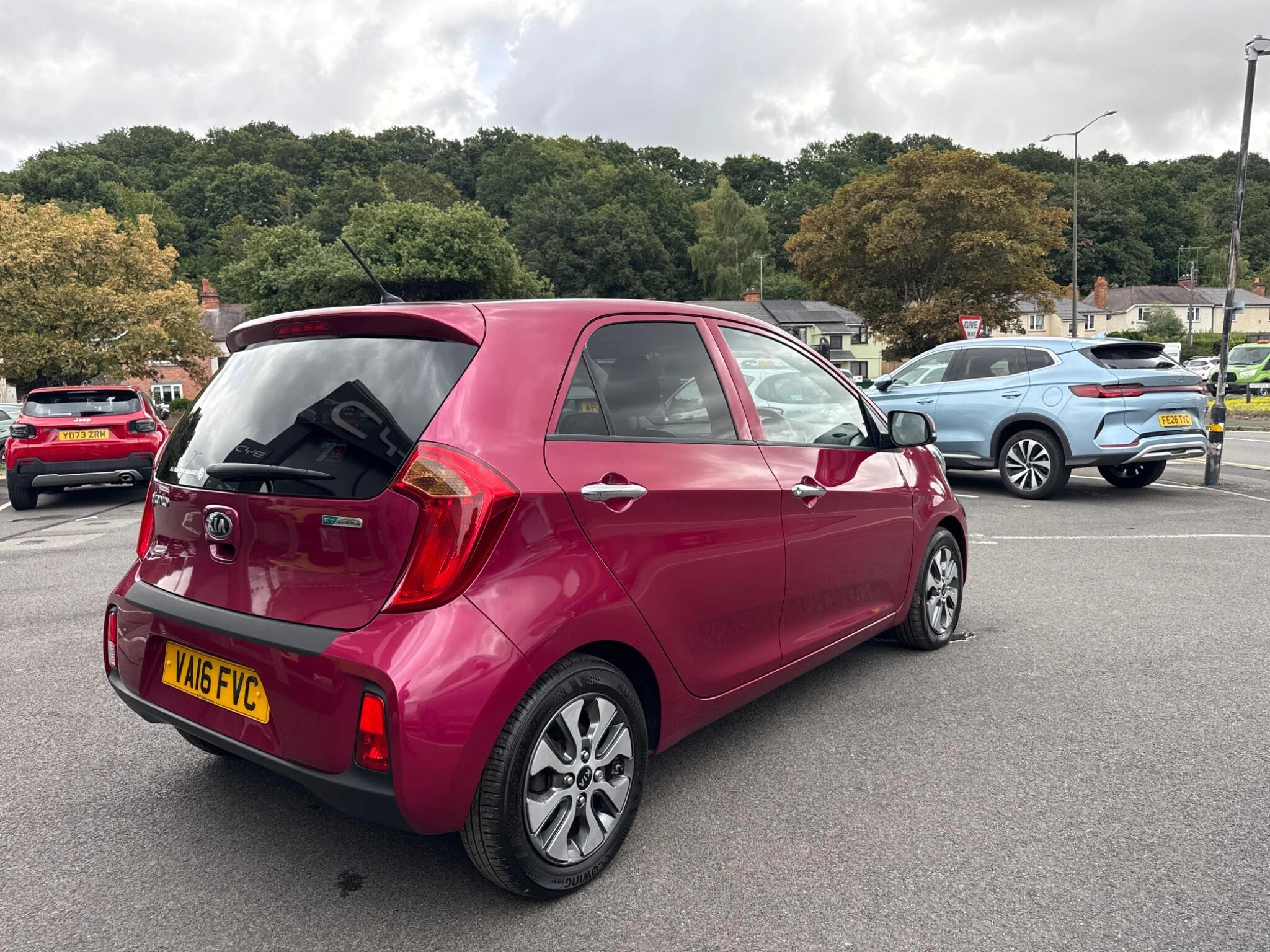 Vehicle image 16