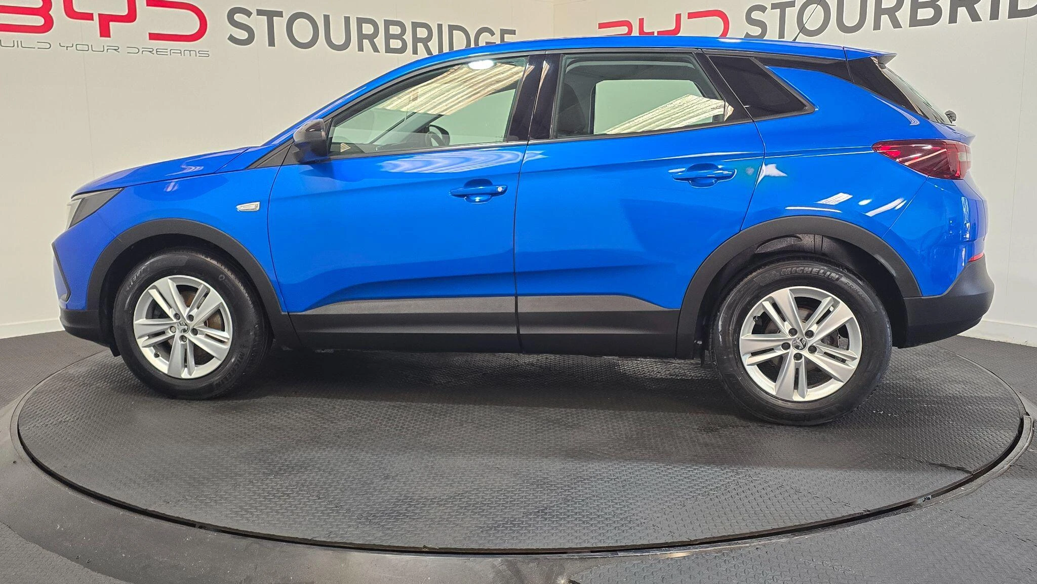 Vehicle image 11