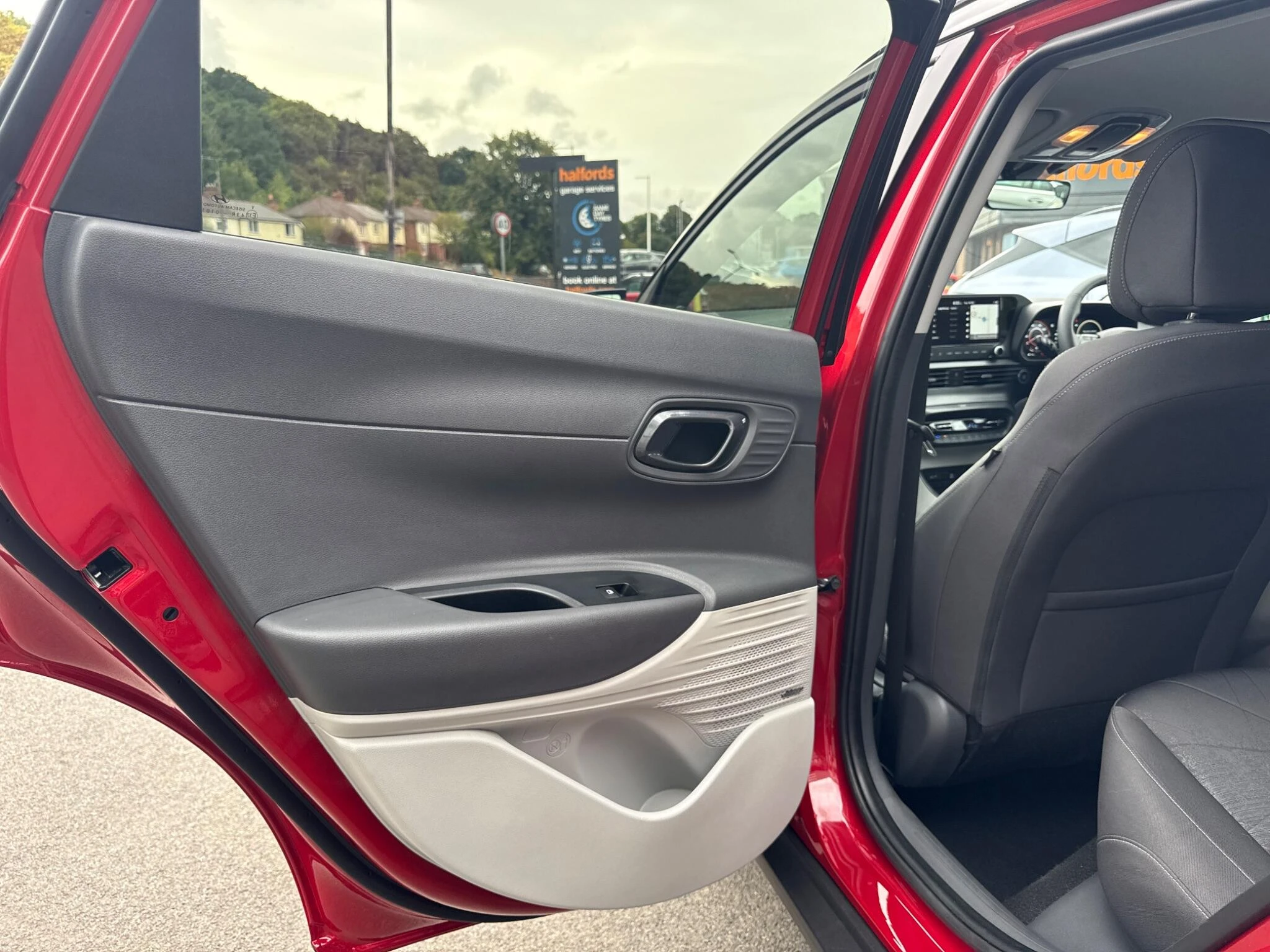 Vehicle image 33