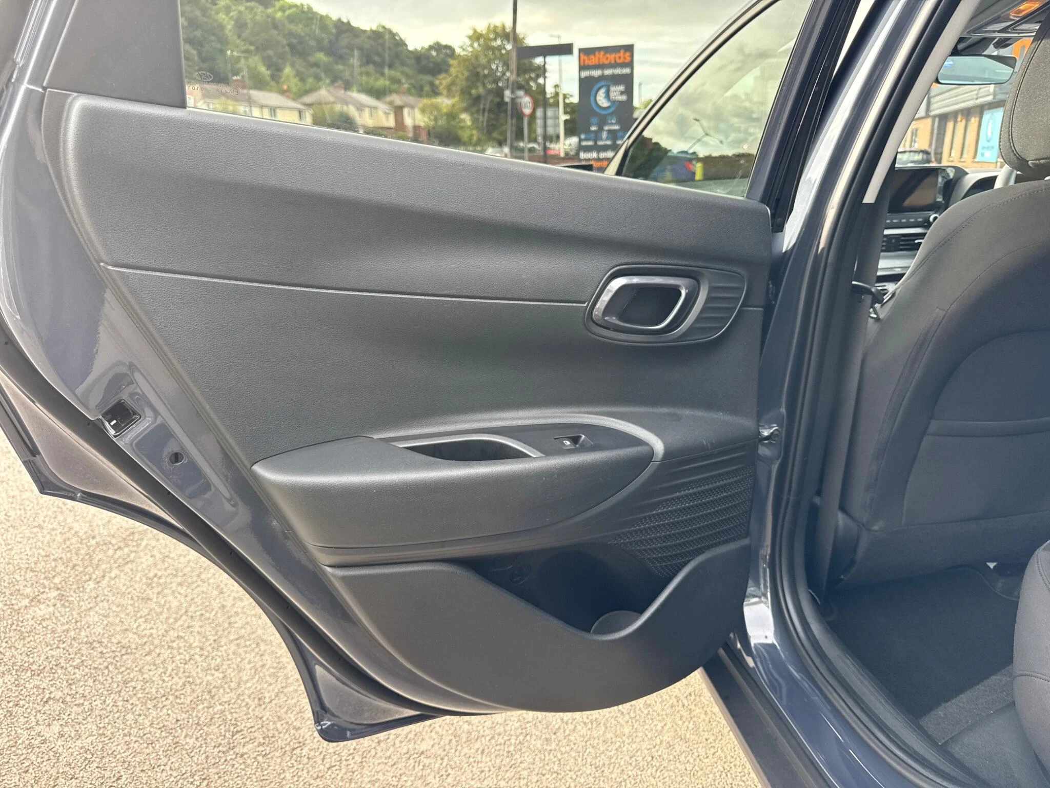 Vehicle image 25
