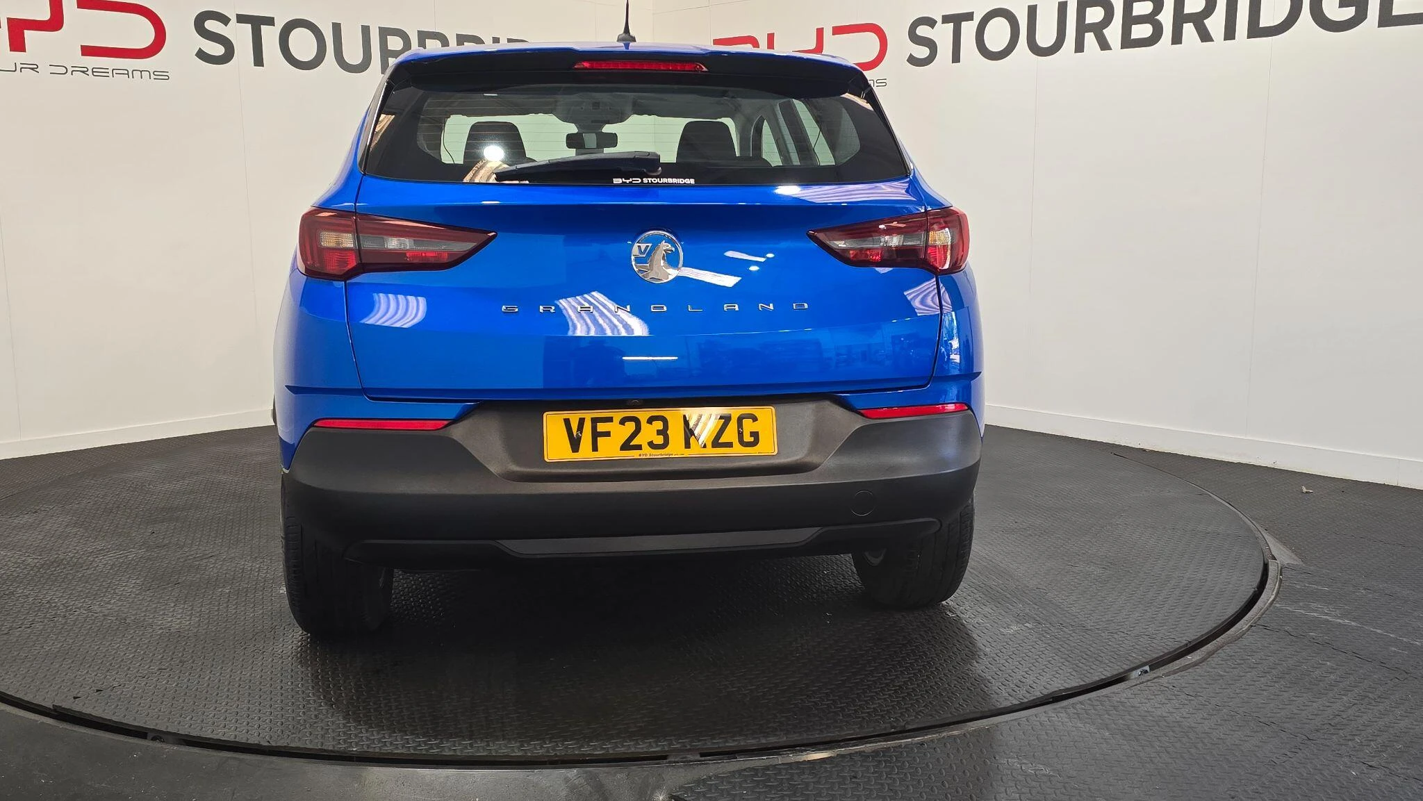 Vehicle image 13