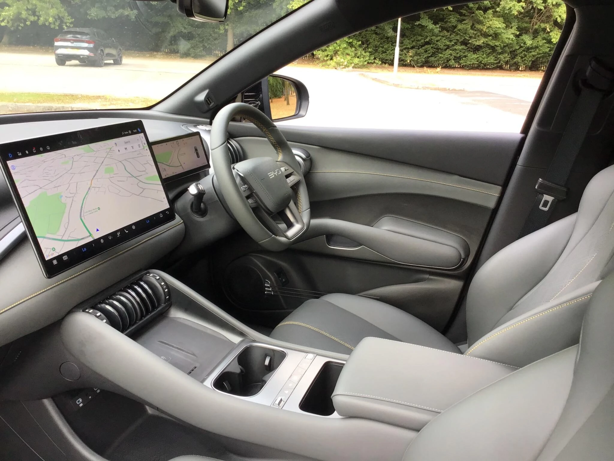 Vehicle image 16