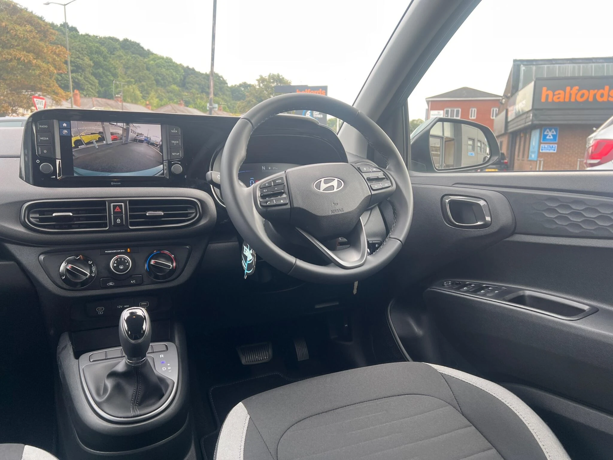 Vehicle image 14