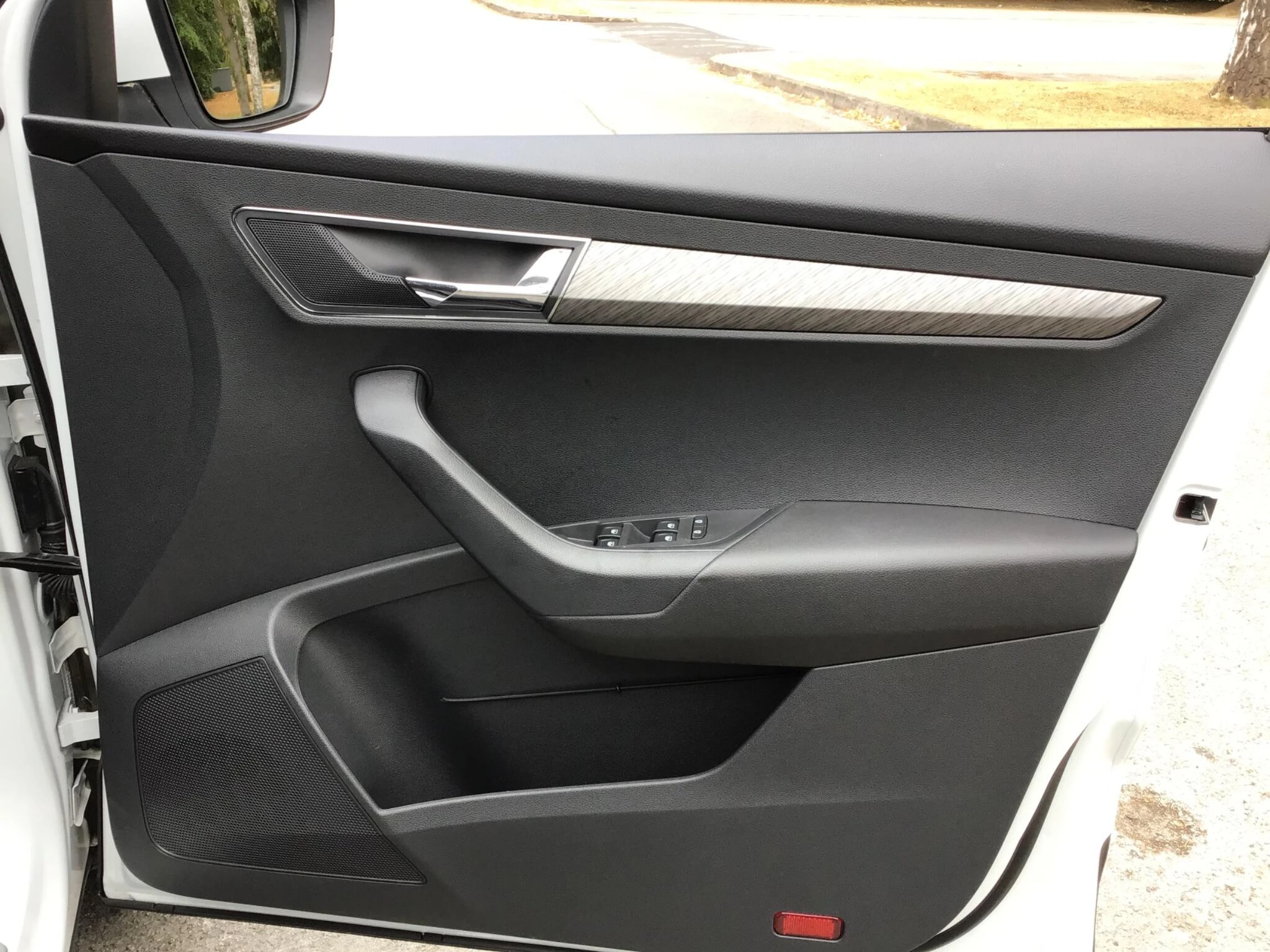 Vehicle image 28