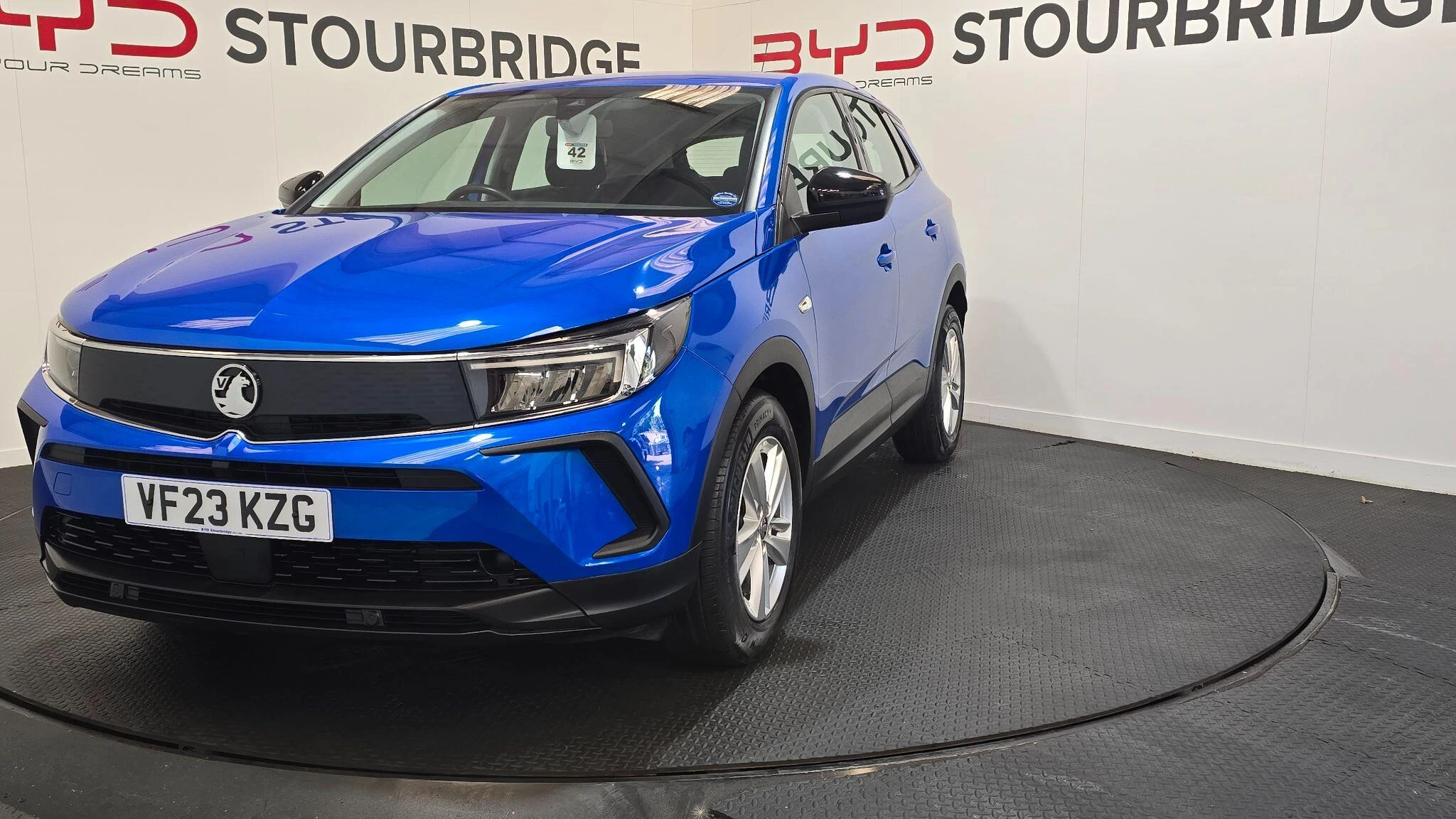 Vehicle image 3