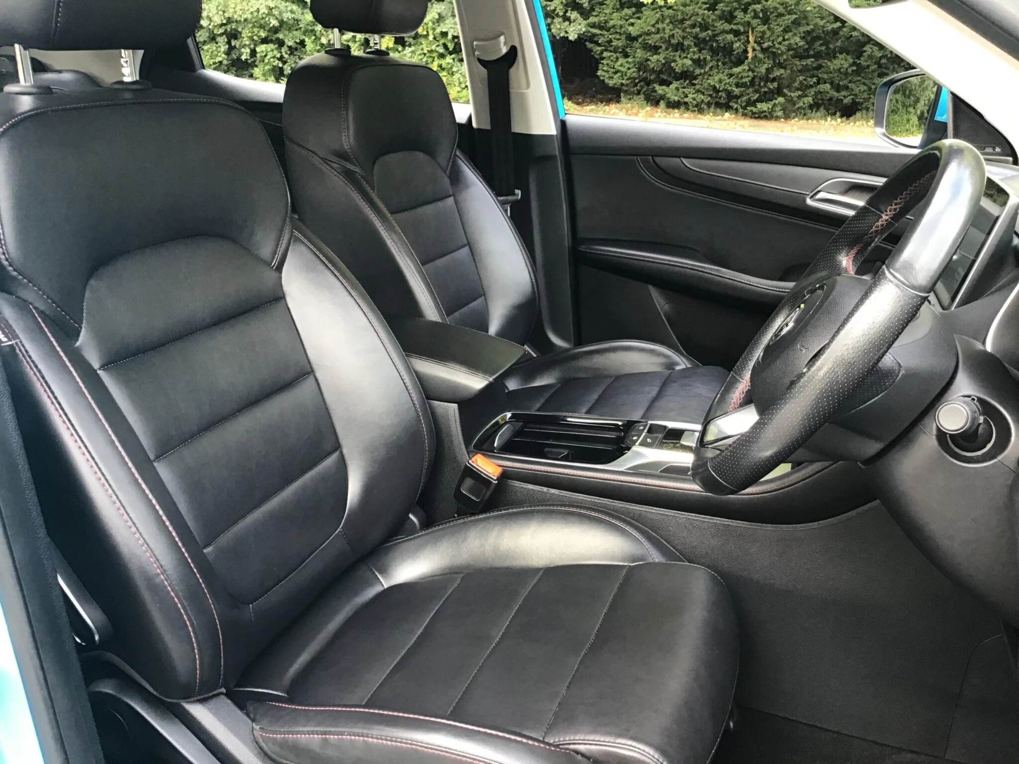 Vehicle image 32