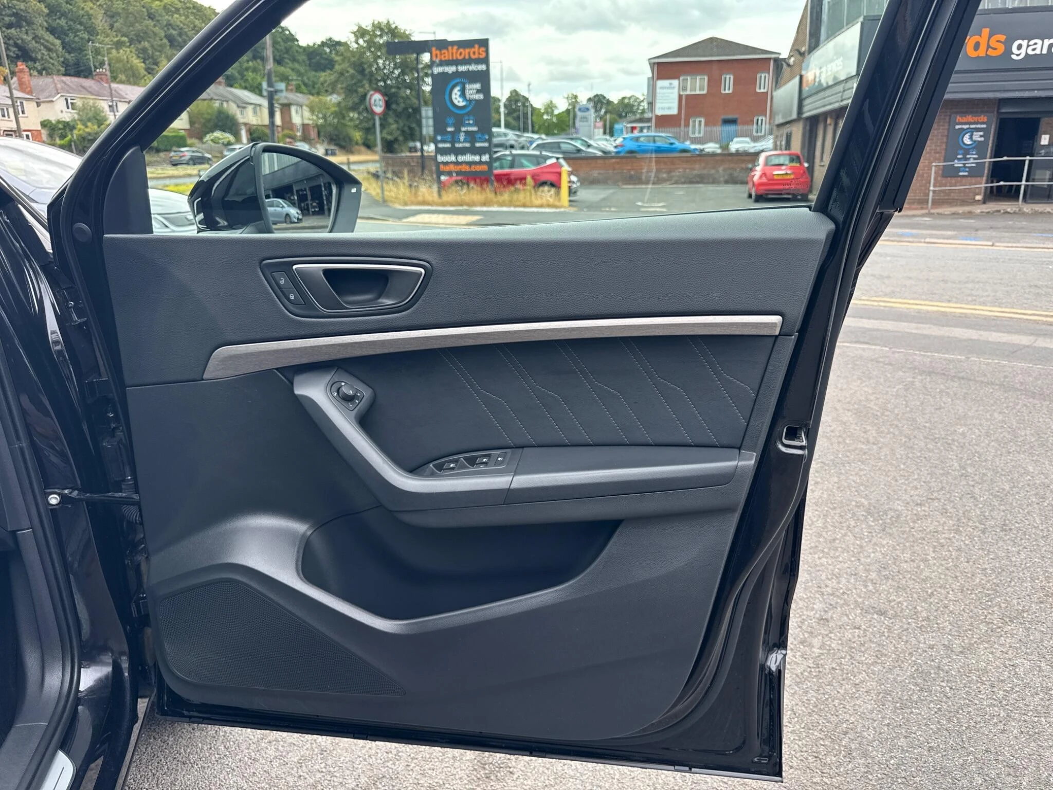 Vehicle image 33