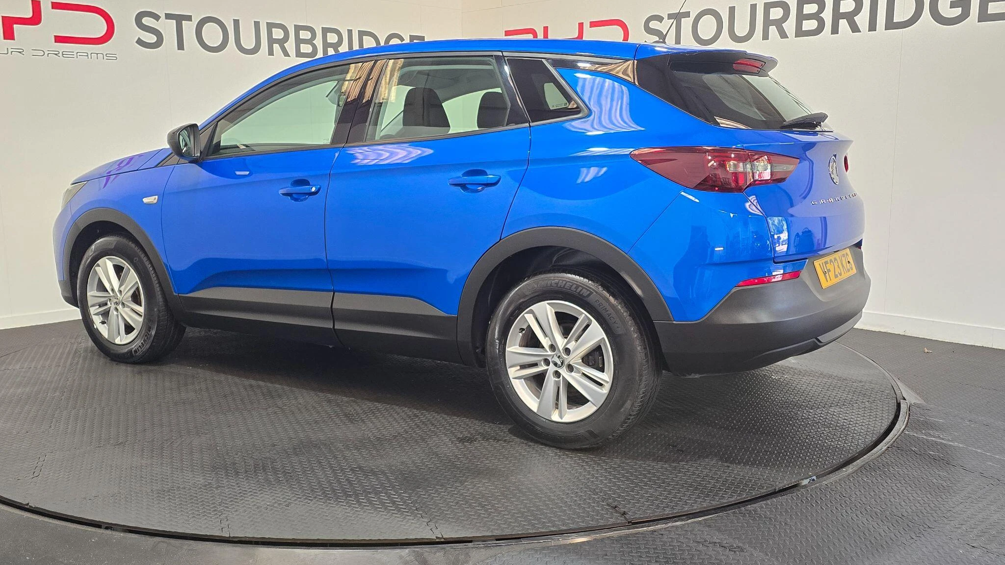Vehicle image 4