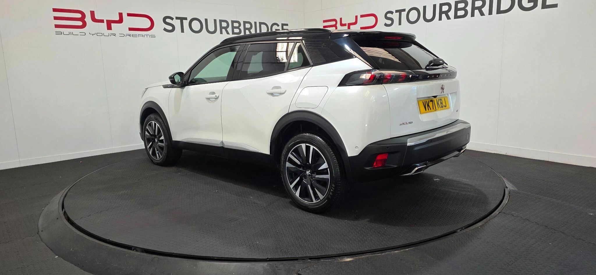 Vehicle image 10