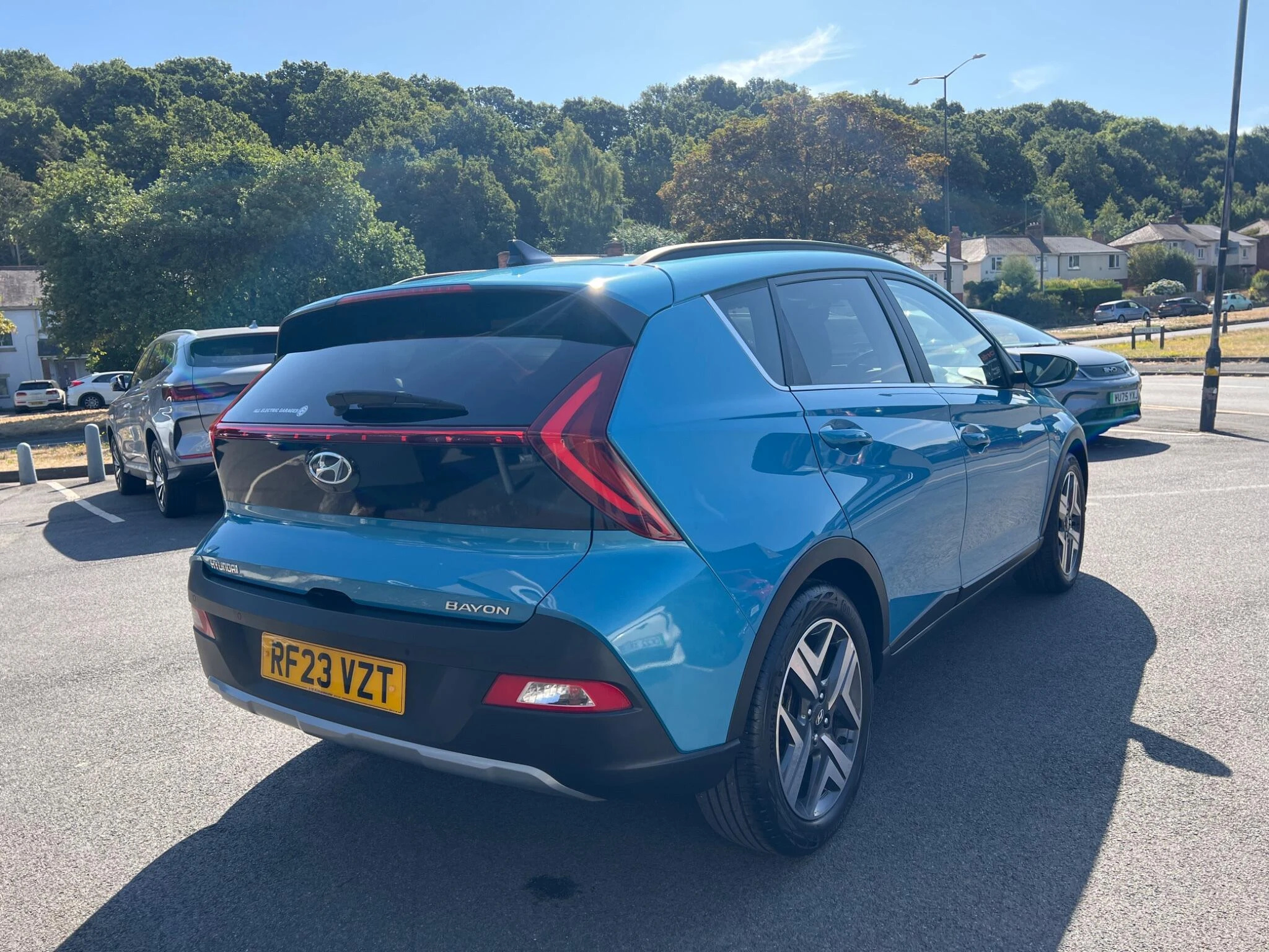 Vehicle image 16