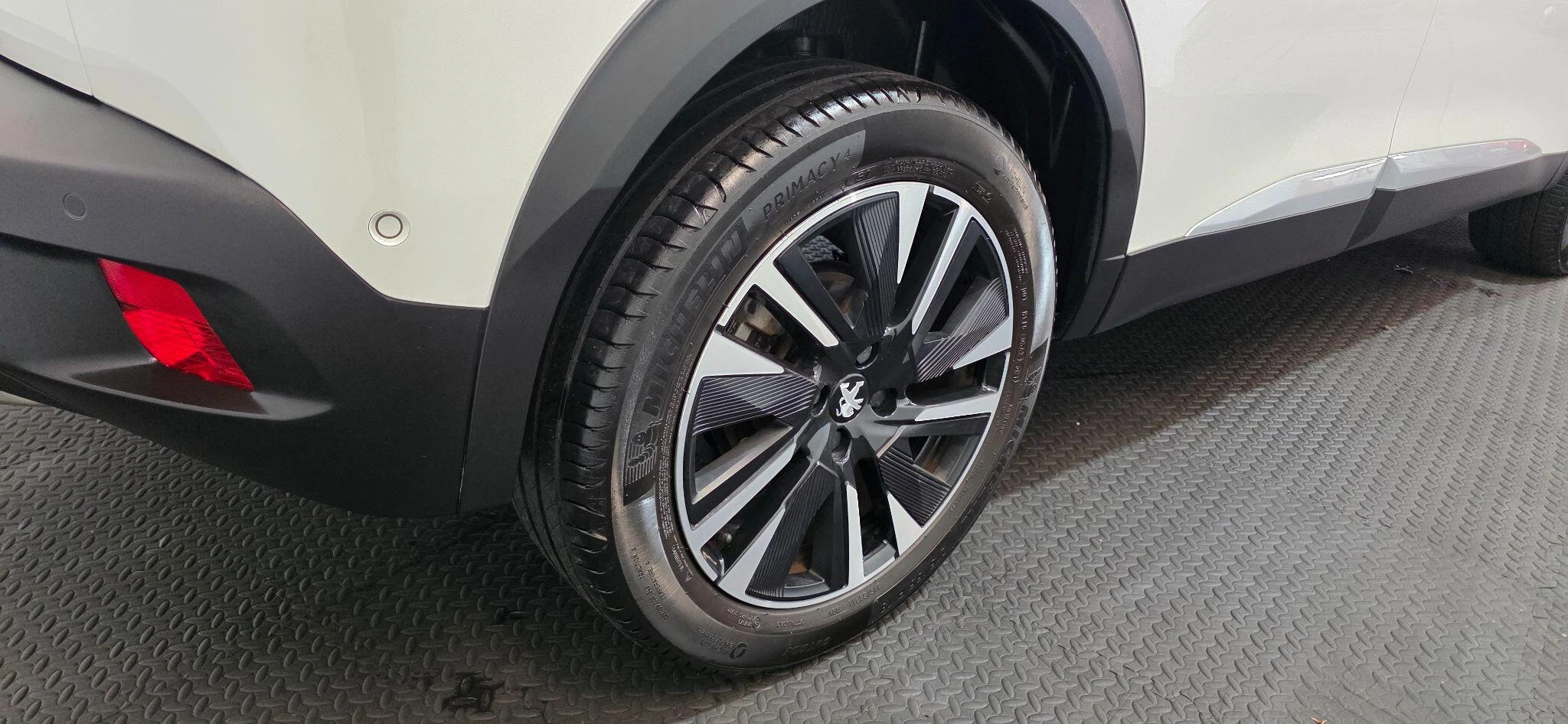 Vehicle image 30