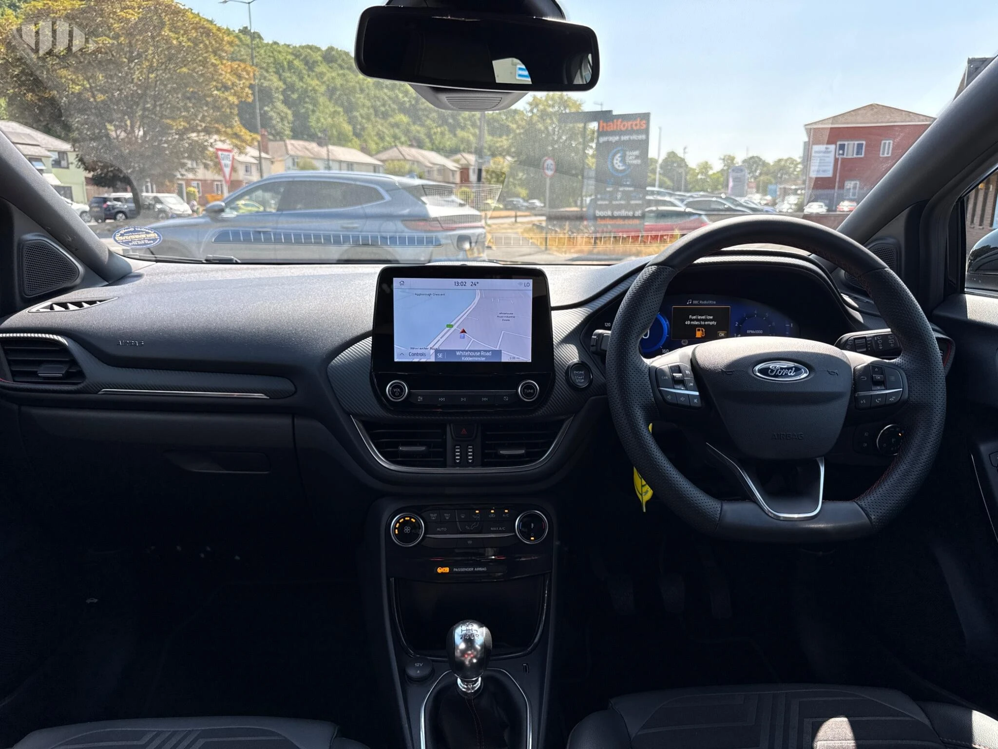 Vehicle image 16