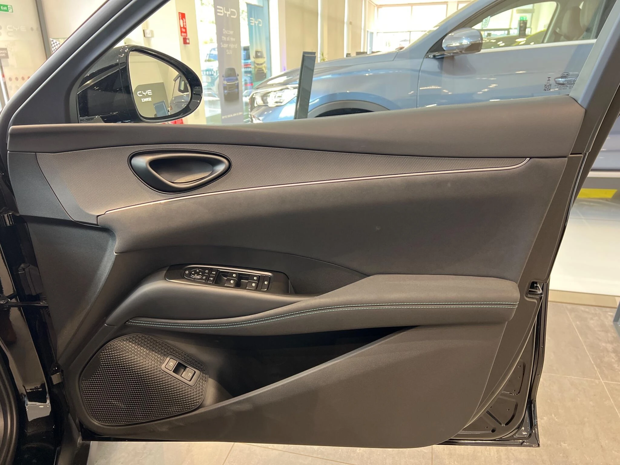 Vehicle image 28