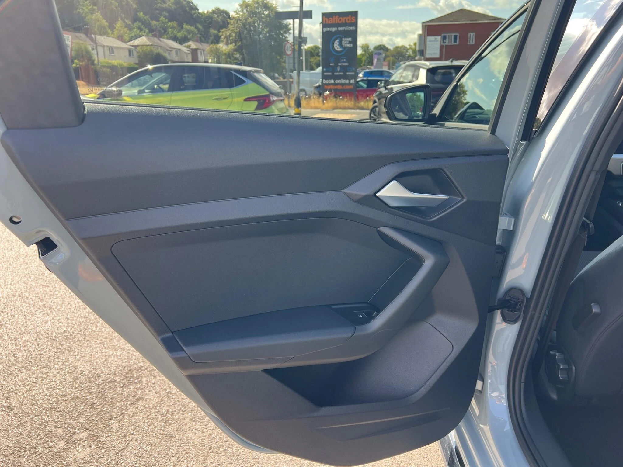Vehicle image 31
