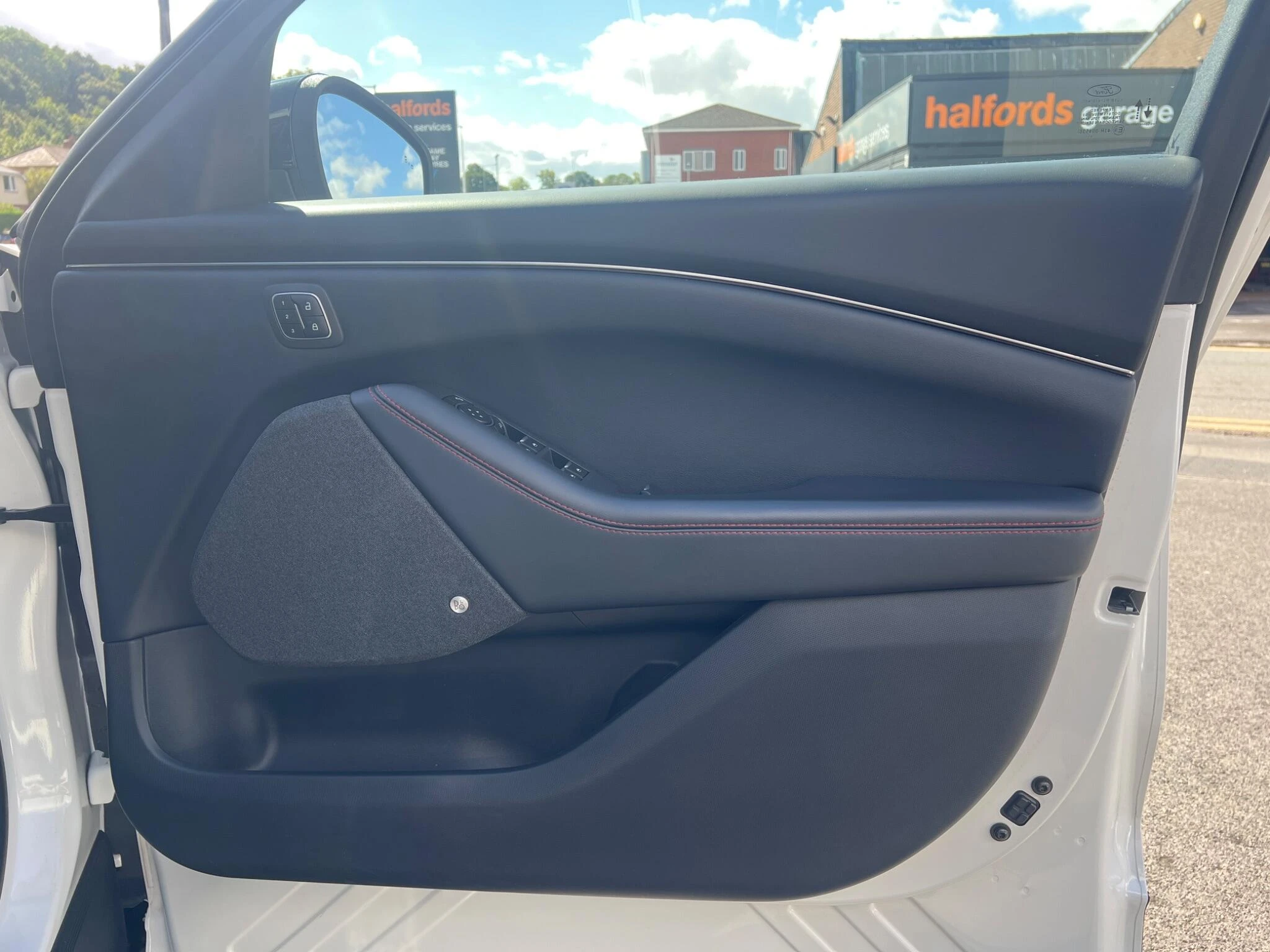 Vehicle image 33