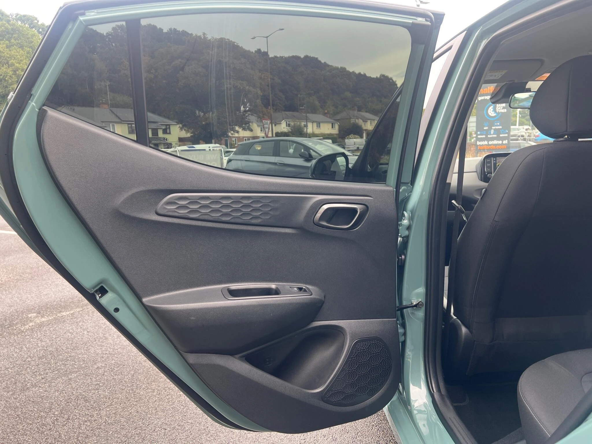 Vehicle image 19