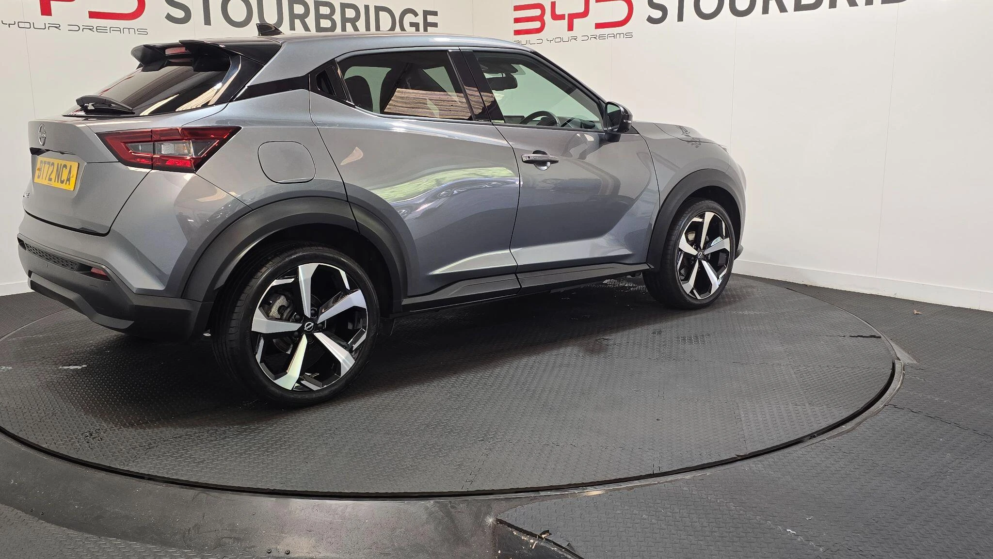 Vehicle image 18