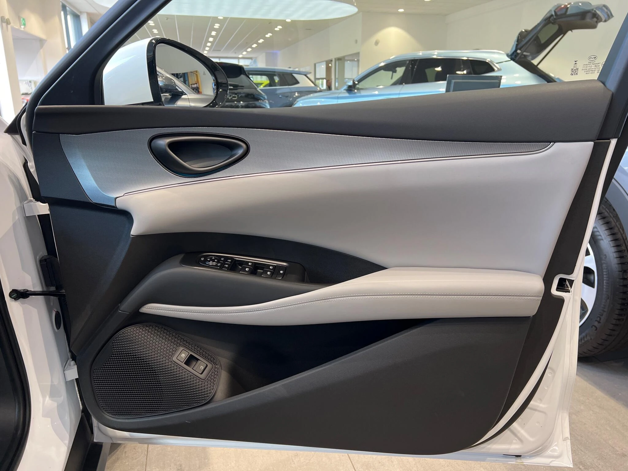 Vehicle image 25