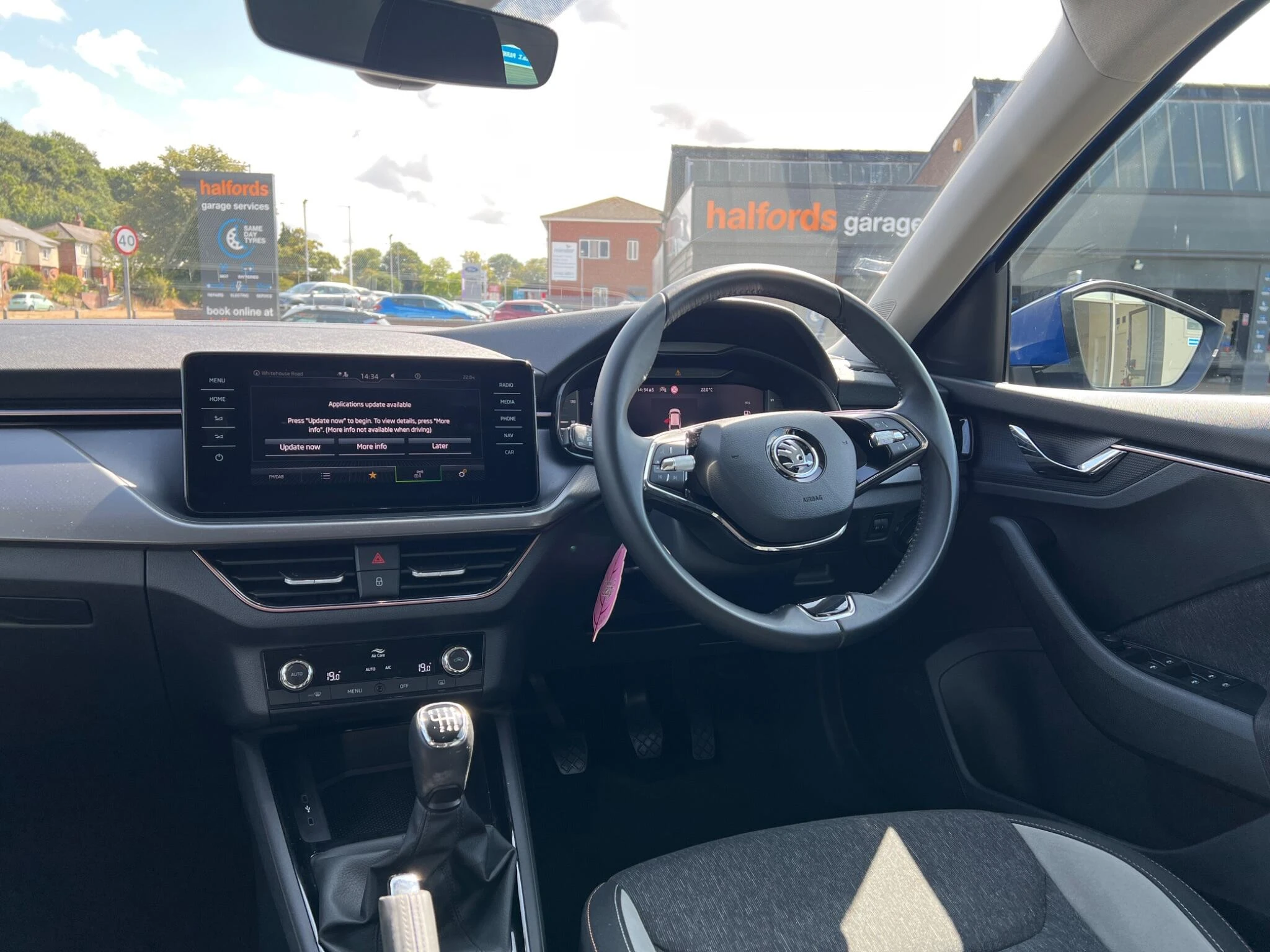 Vehicle image 16