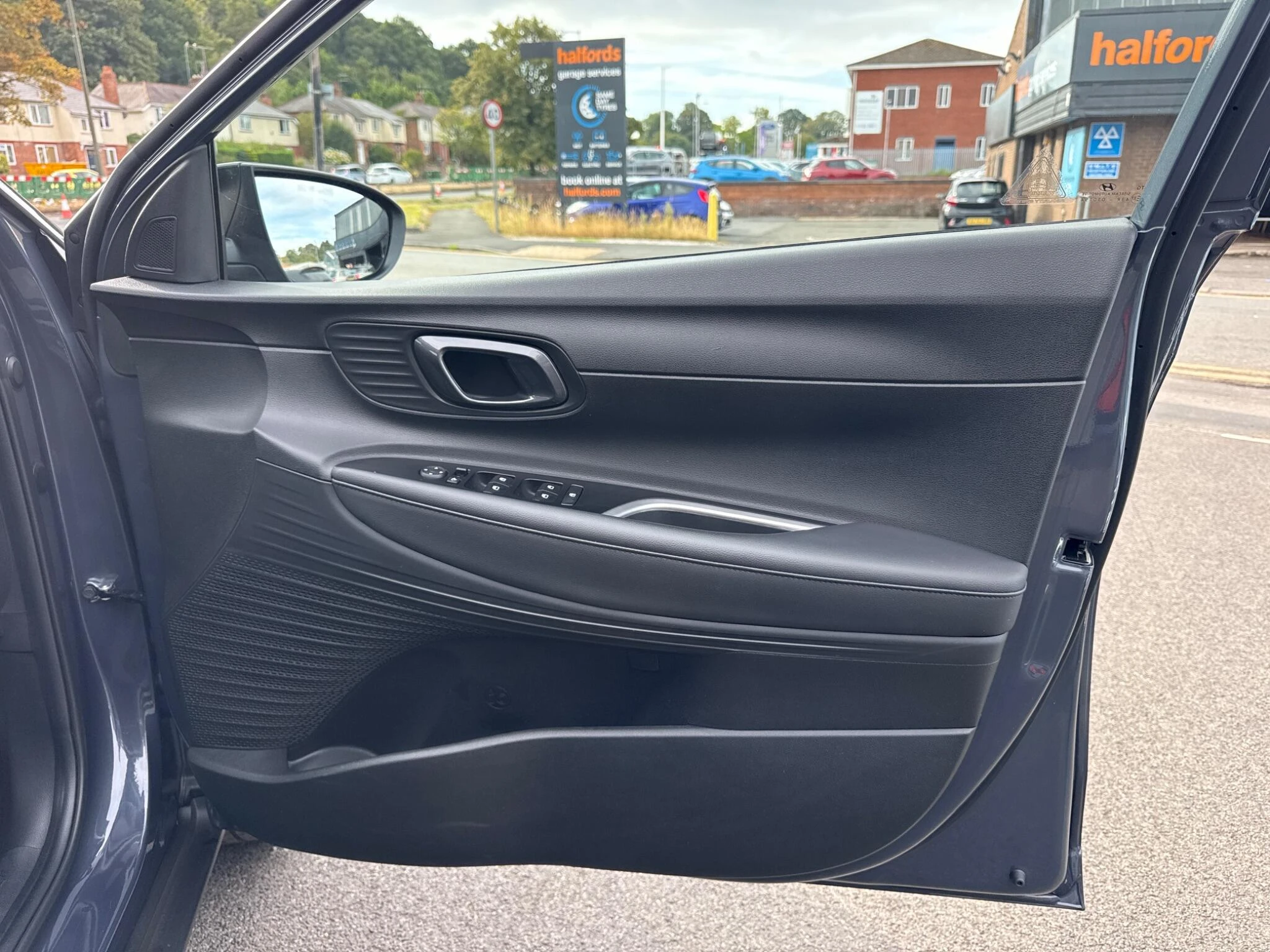 Vehicle image 27