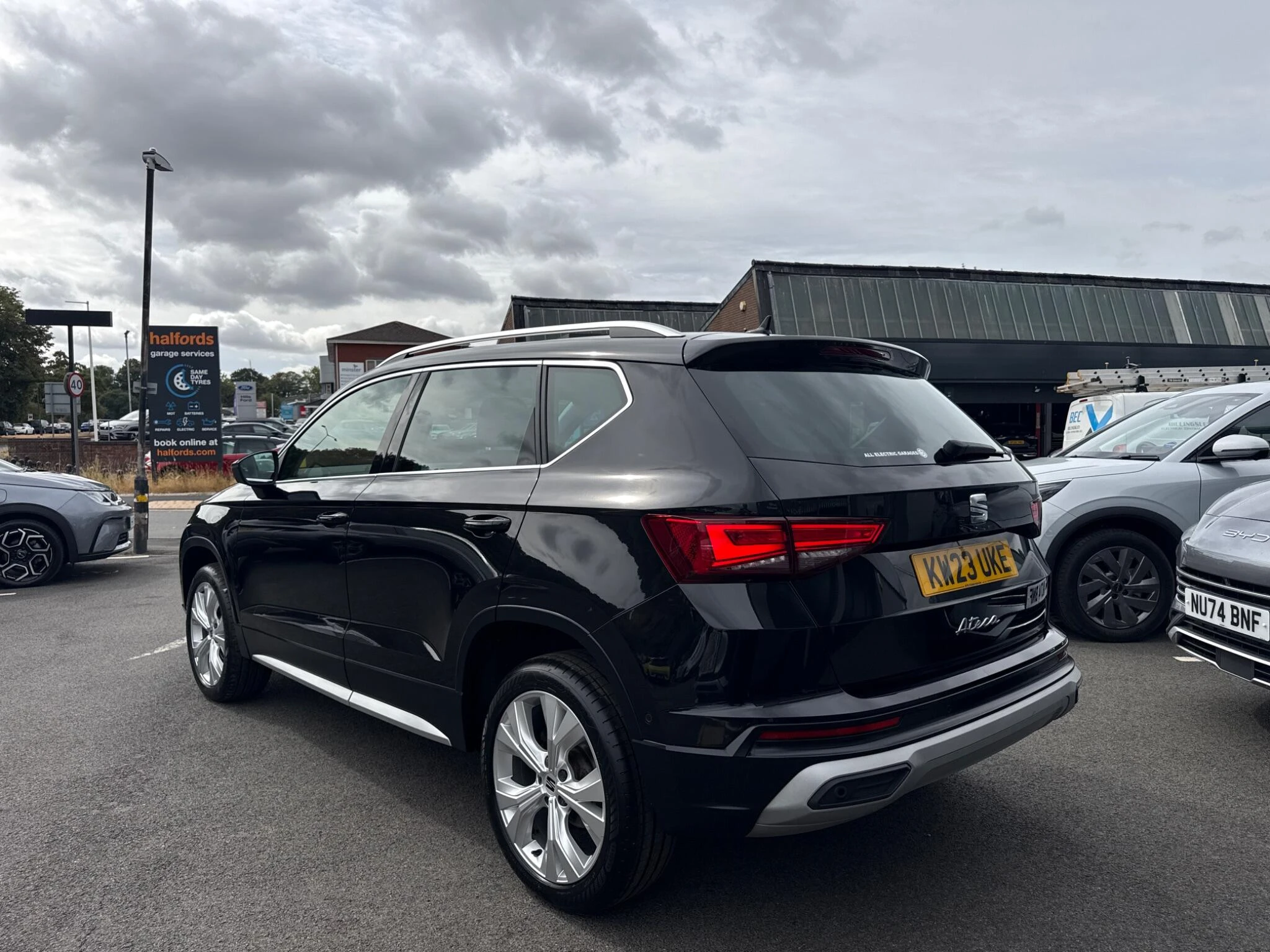 Vehicle image 4