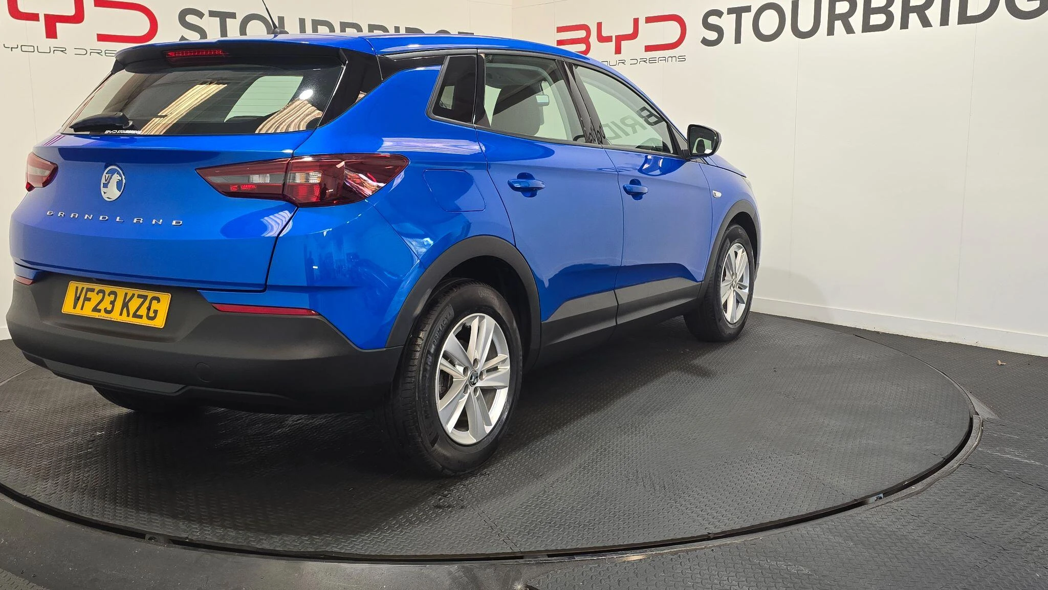 Vehicle image 18