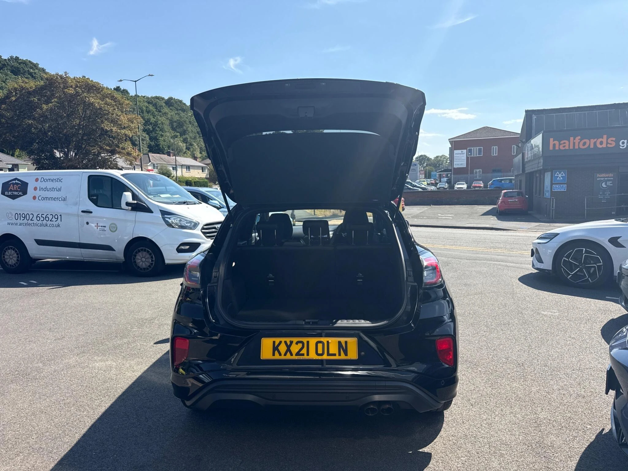 Vehicle image 10