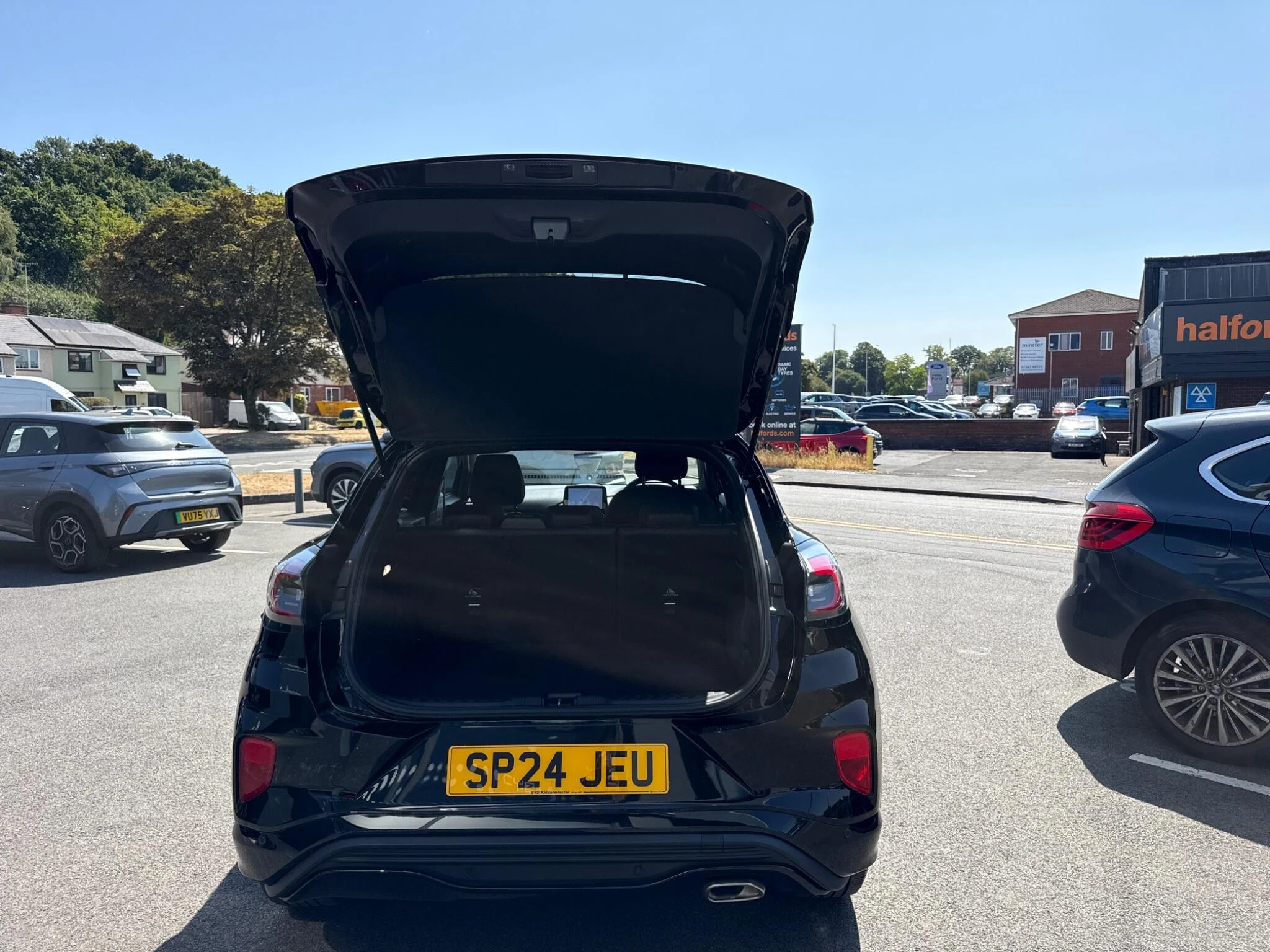 Vehicle image 11