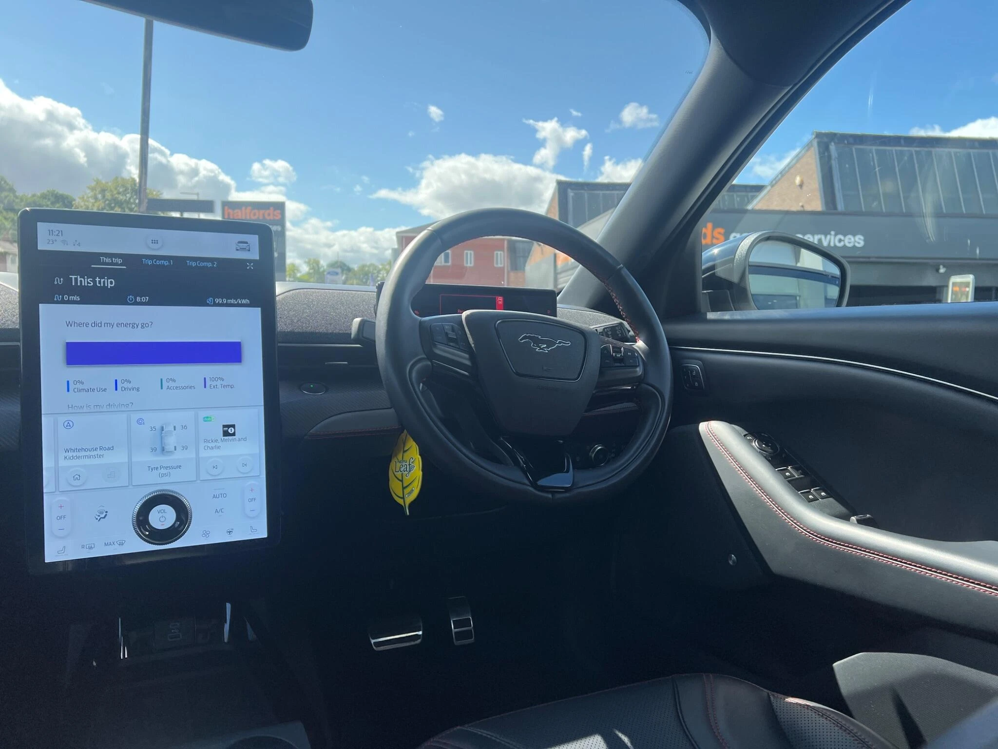 Vehicle image 18