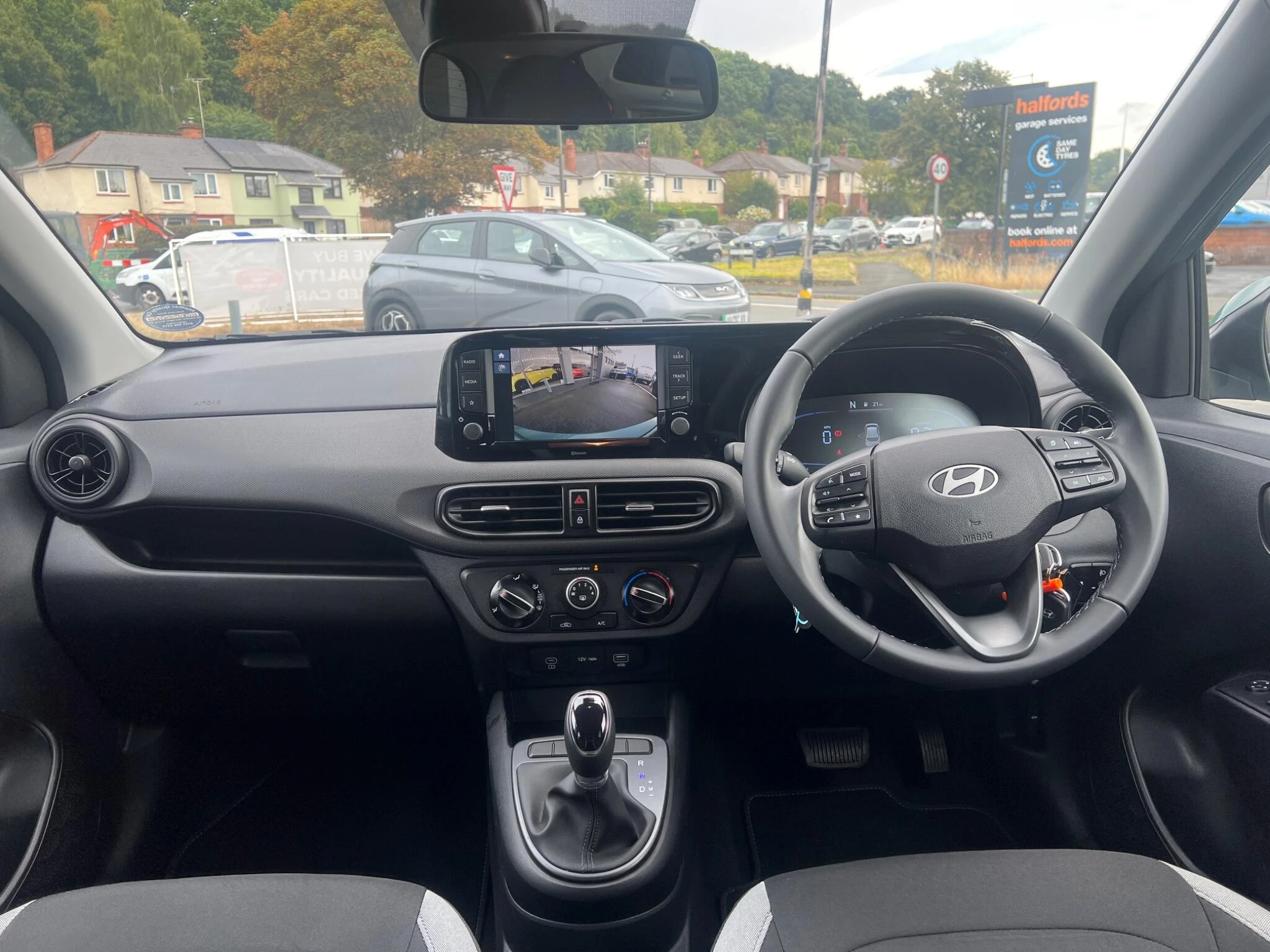 Vehicle image 10