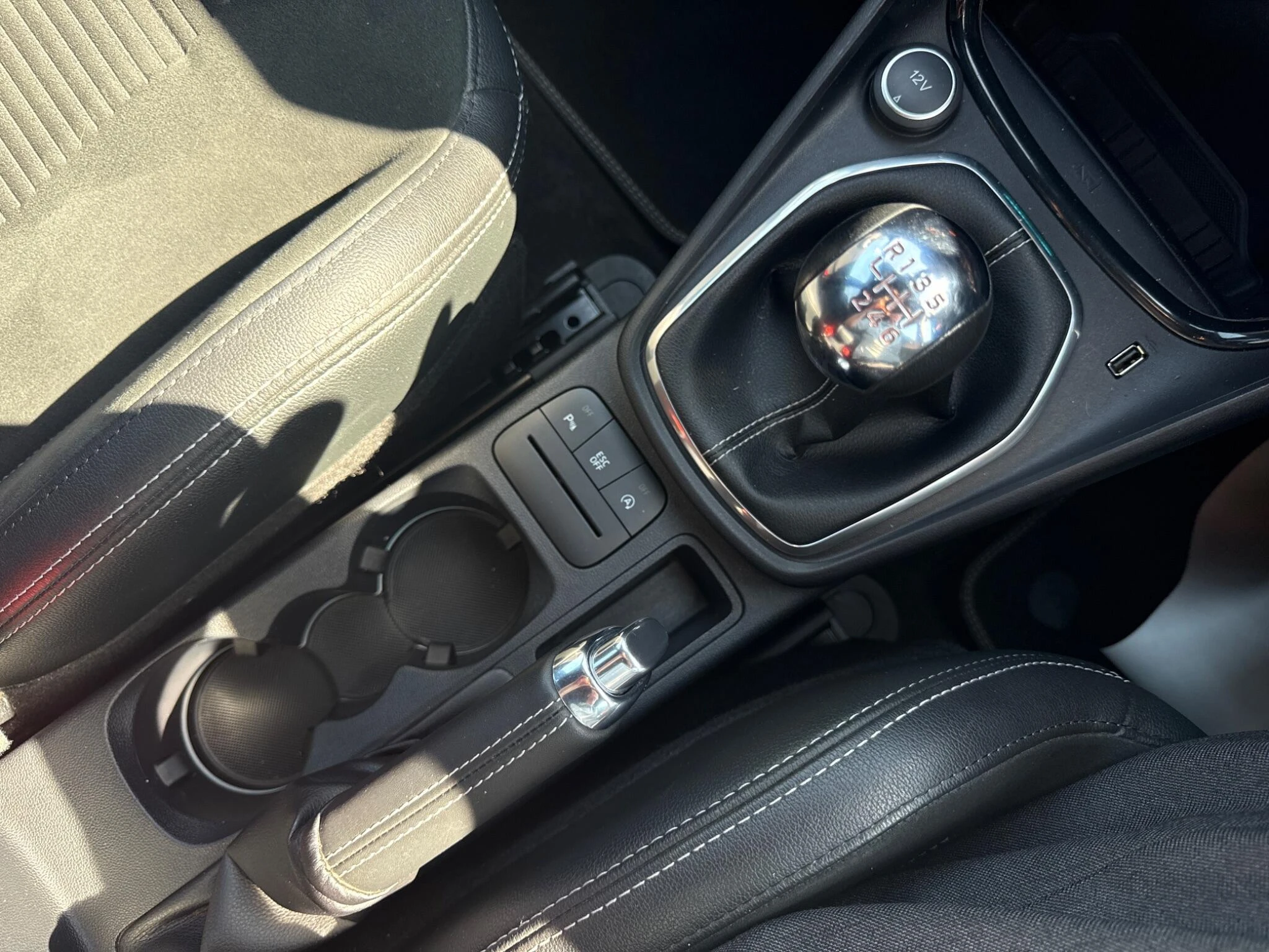 Vehicle image 14