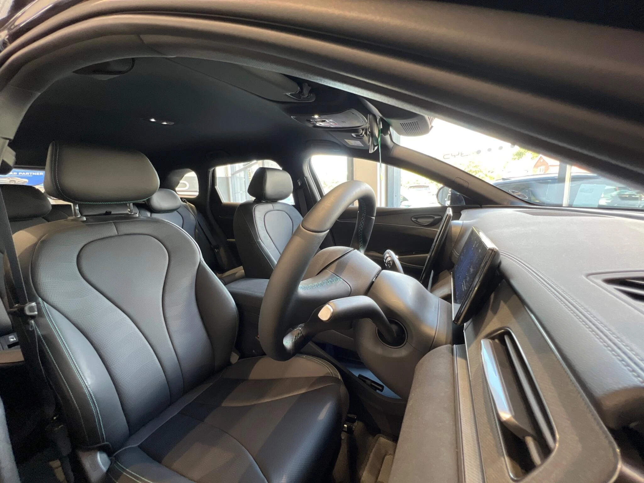 Vehicle image 21