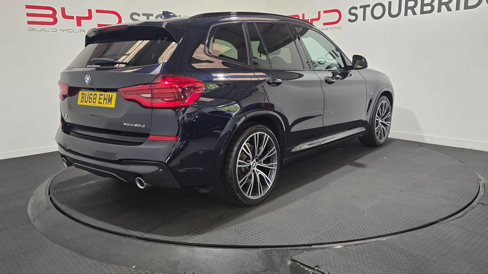 Vehicle image 16