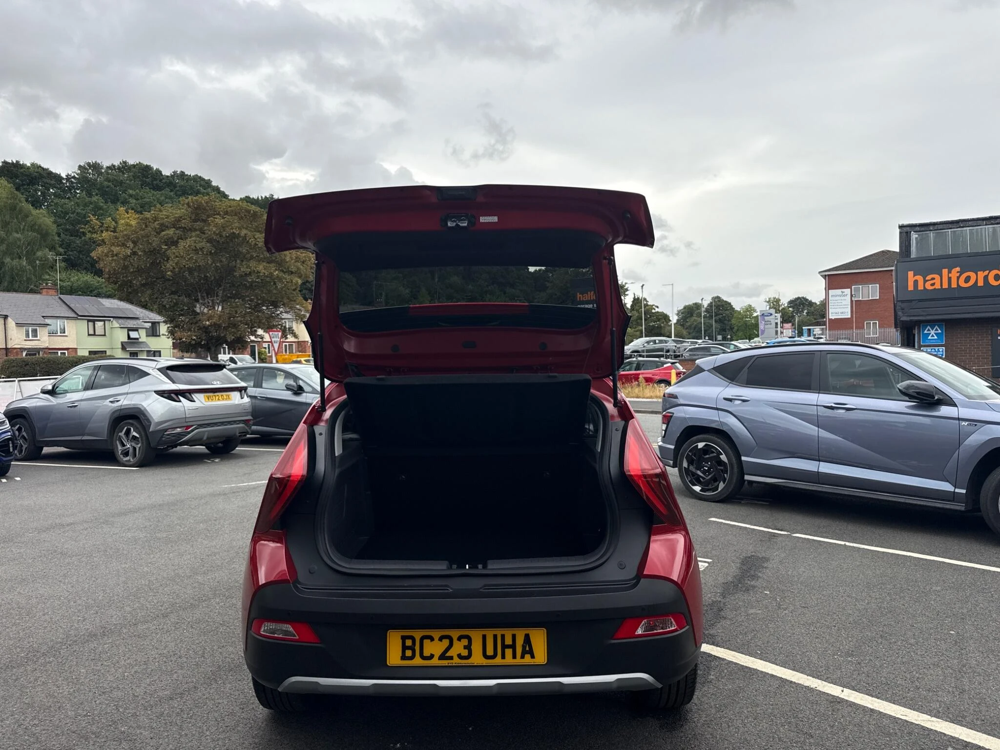 Vehicle image 12