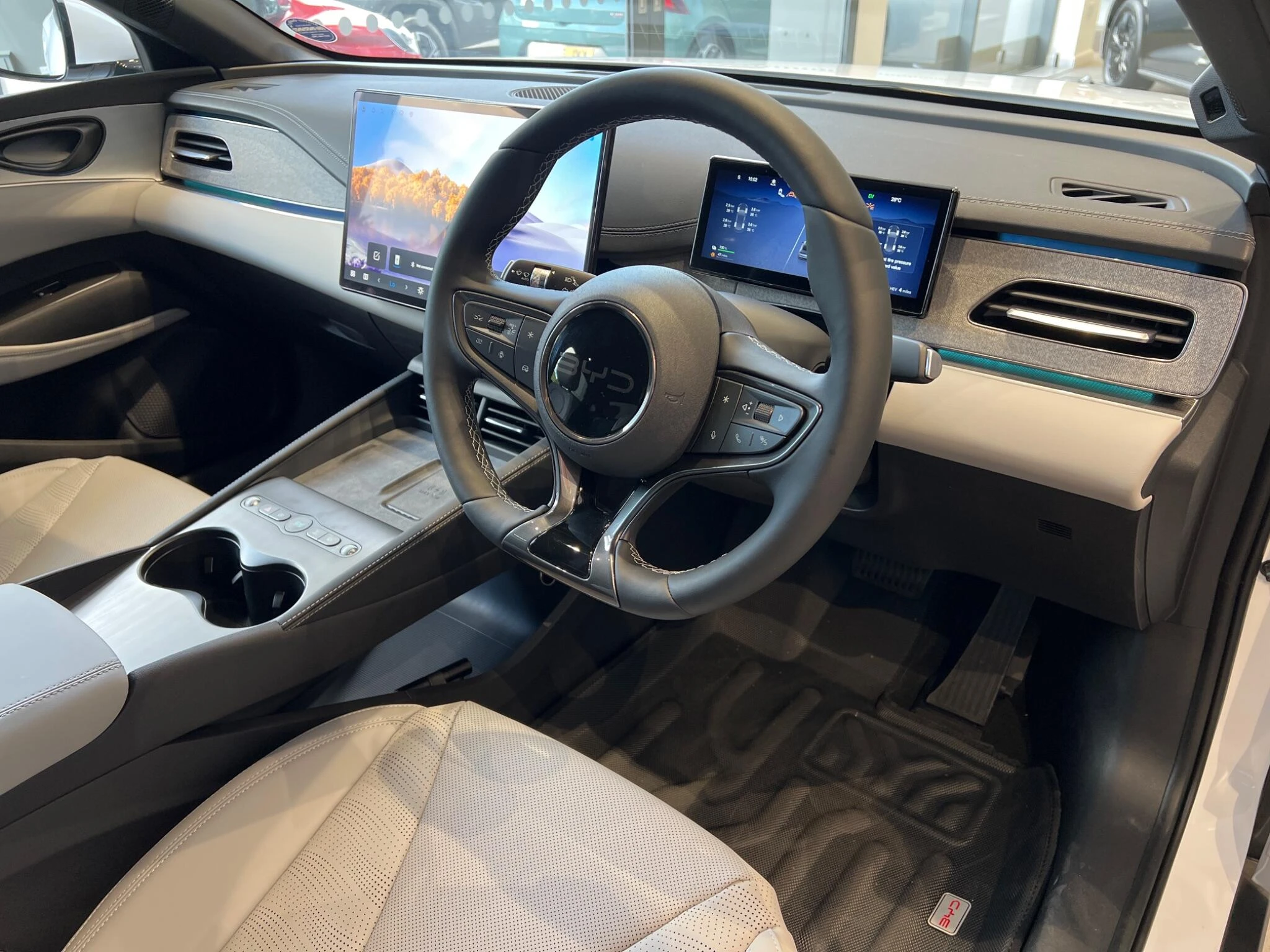 Vehicle image 14